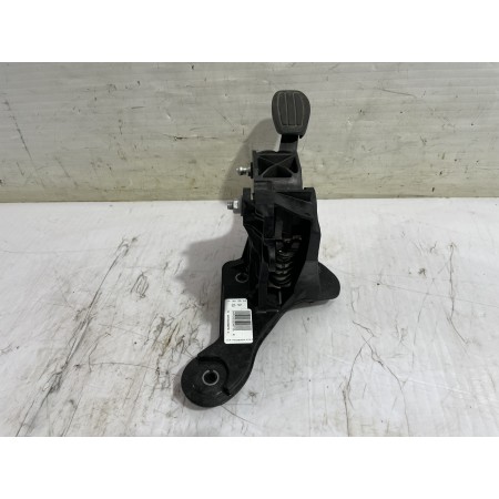Recambio de pedal embrague para opel corsa f edition referencia OEM IAM 9824262180  