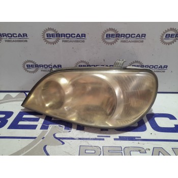 Recambio de faro derecho para kia carnival ii referencia OEM IAM OK53A51020  