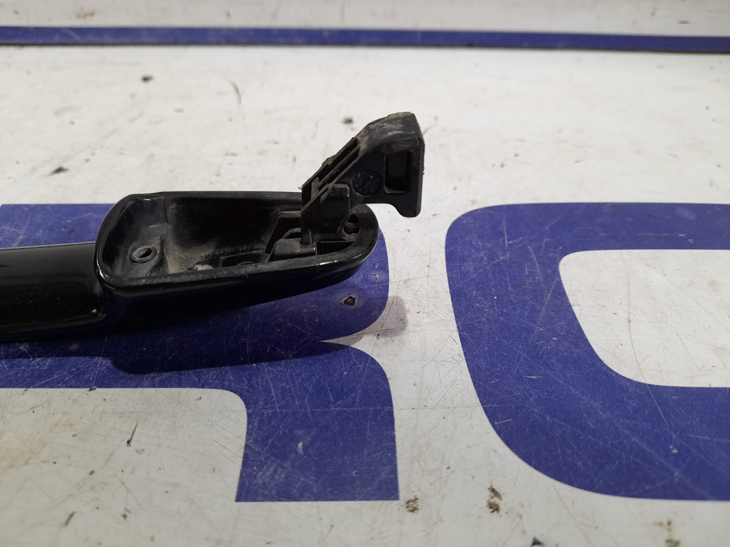 maneta_exterior_trasera_izquierda_6920405030_toyota_avensis_berlina_t25_1_8_16v_cat