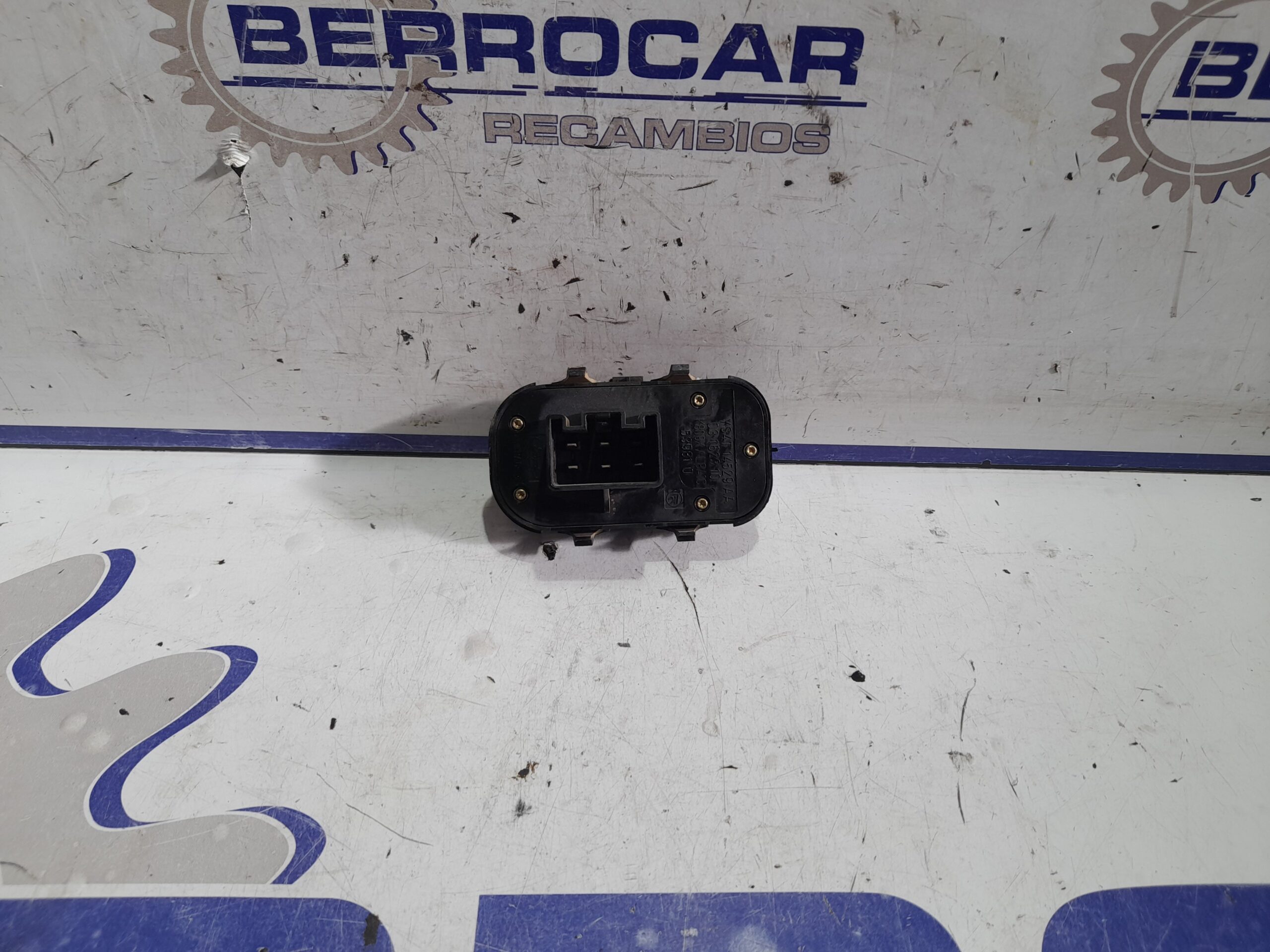 mando_elevalunas_delantero_izquierdo_03162310_ford_focus_berlina_cak_1_8_tddi_turbodiesel_cat