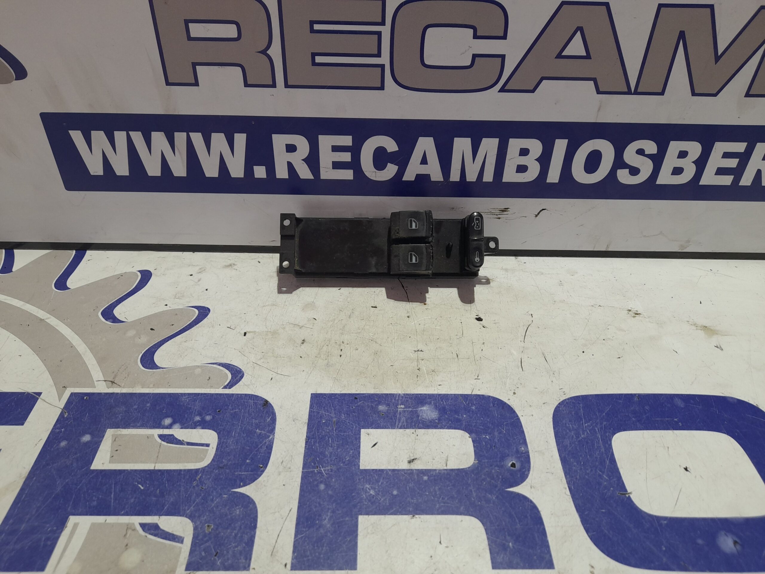 mando_elevalunas_delantero_izquierdo_1j3959857b_seat_leon_1m1_1_9_tdi