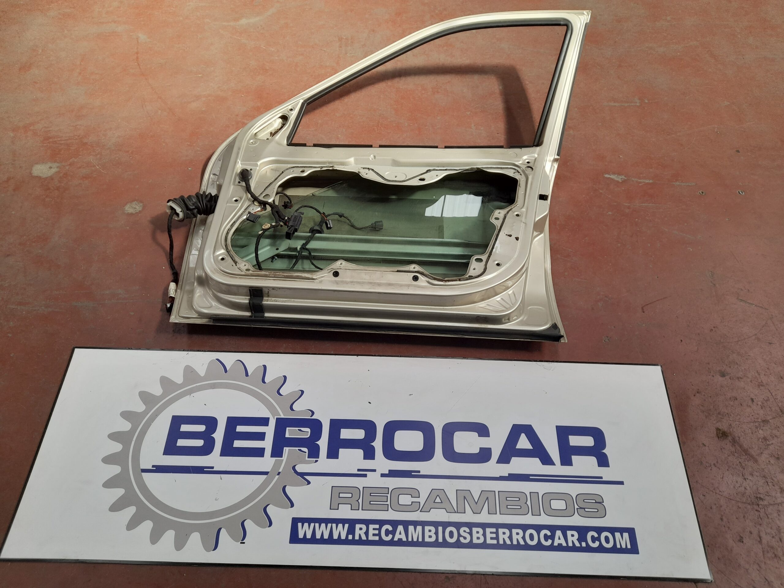 puerta_delantera_derecha_1m0831056m_seat_leon_1m1_1_9_tdi