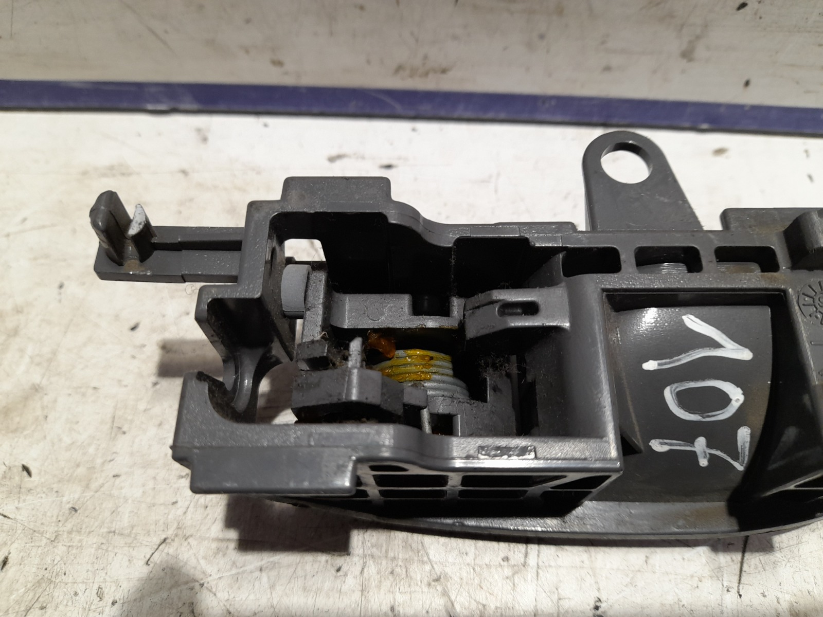 maneta_interior_delantera_derecha_9143k8_peugeot_107_1_0_cat_384f