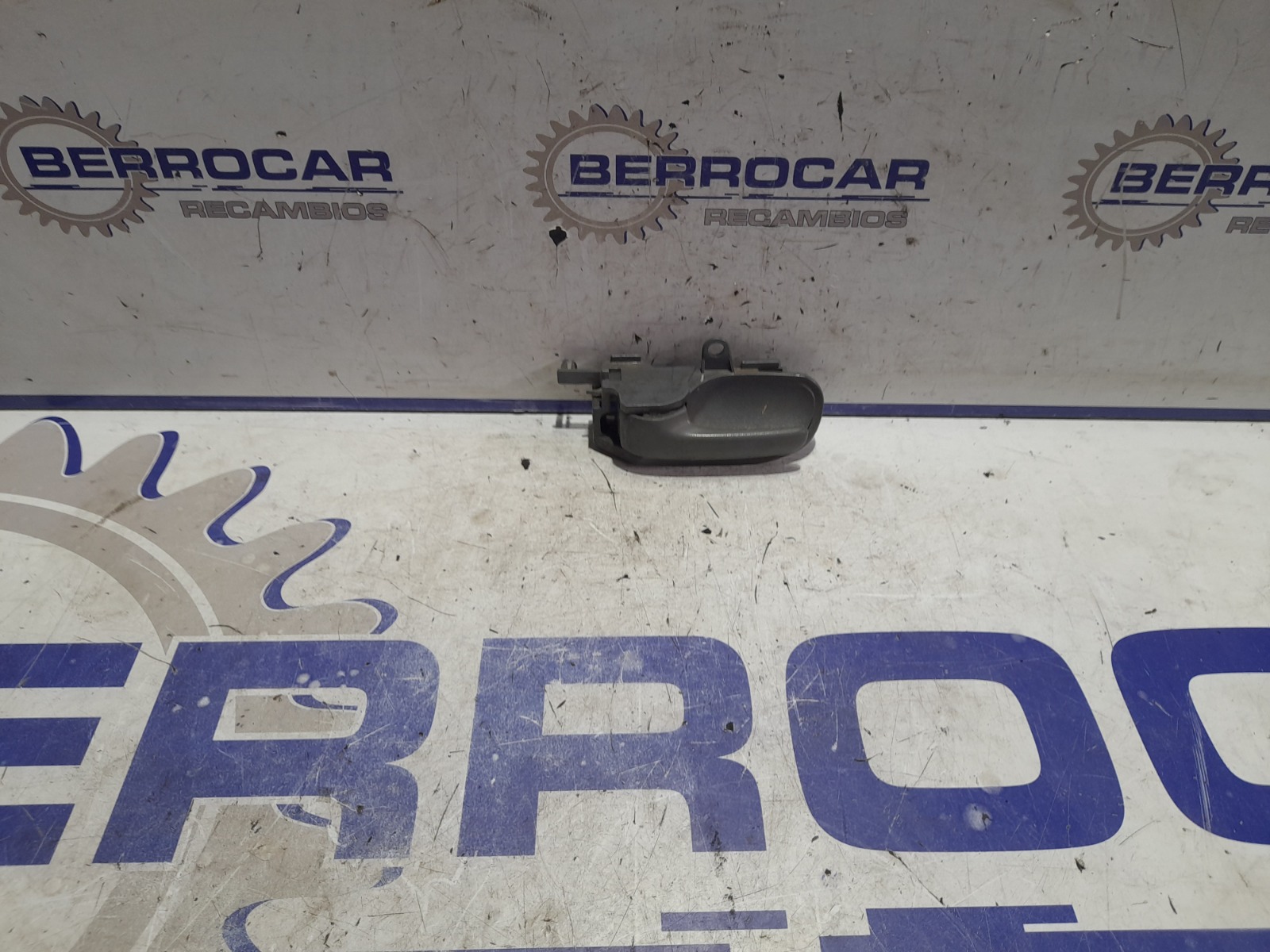 maneta_interior_delantera_izquierda_9143k9_peugeot_107_1_0_cat_384f