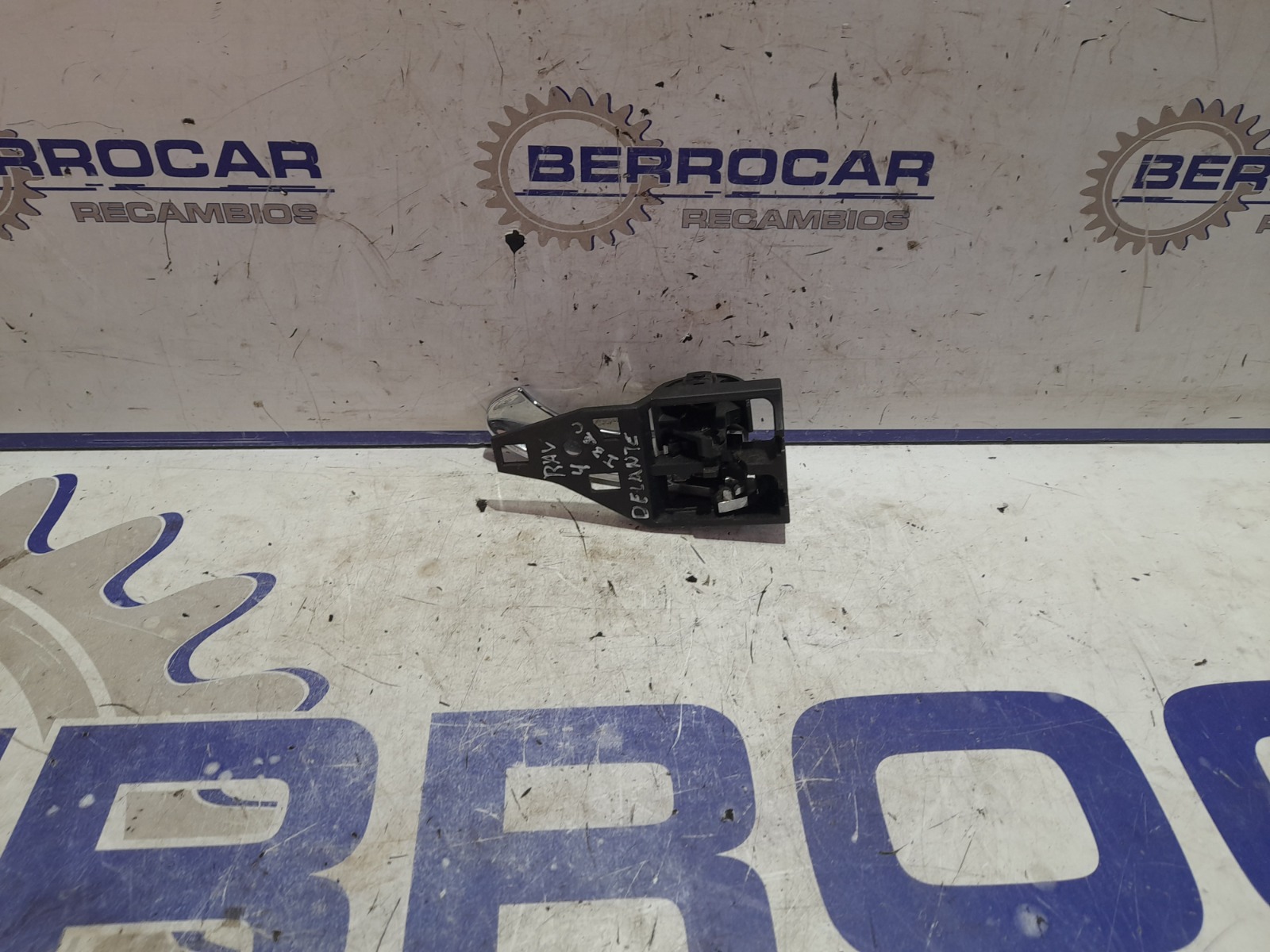 maneta_interior_delantera_izquierda_6920633100b0_toyota_rav_4_2_2_d_4d_cat