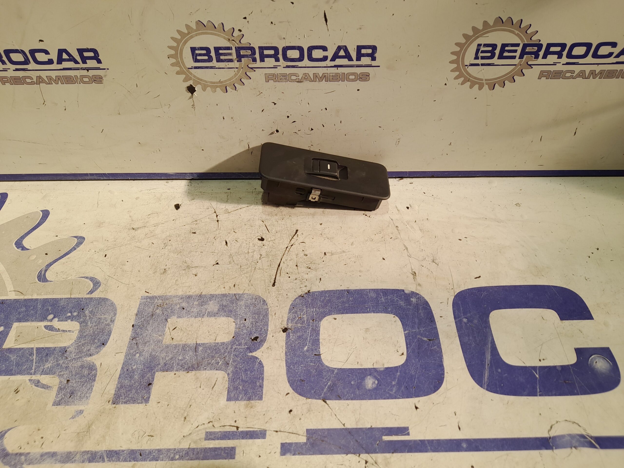 mando_elevalunas_trasero_derecho_yud501070pvj_land_rover_discovery