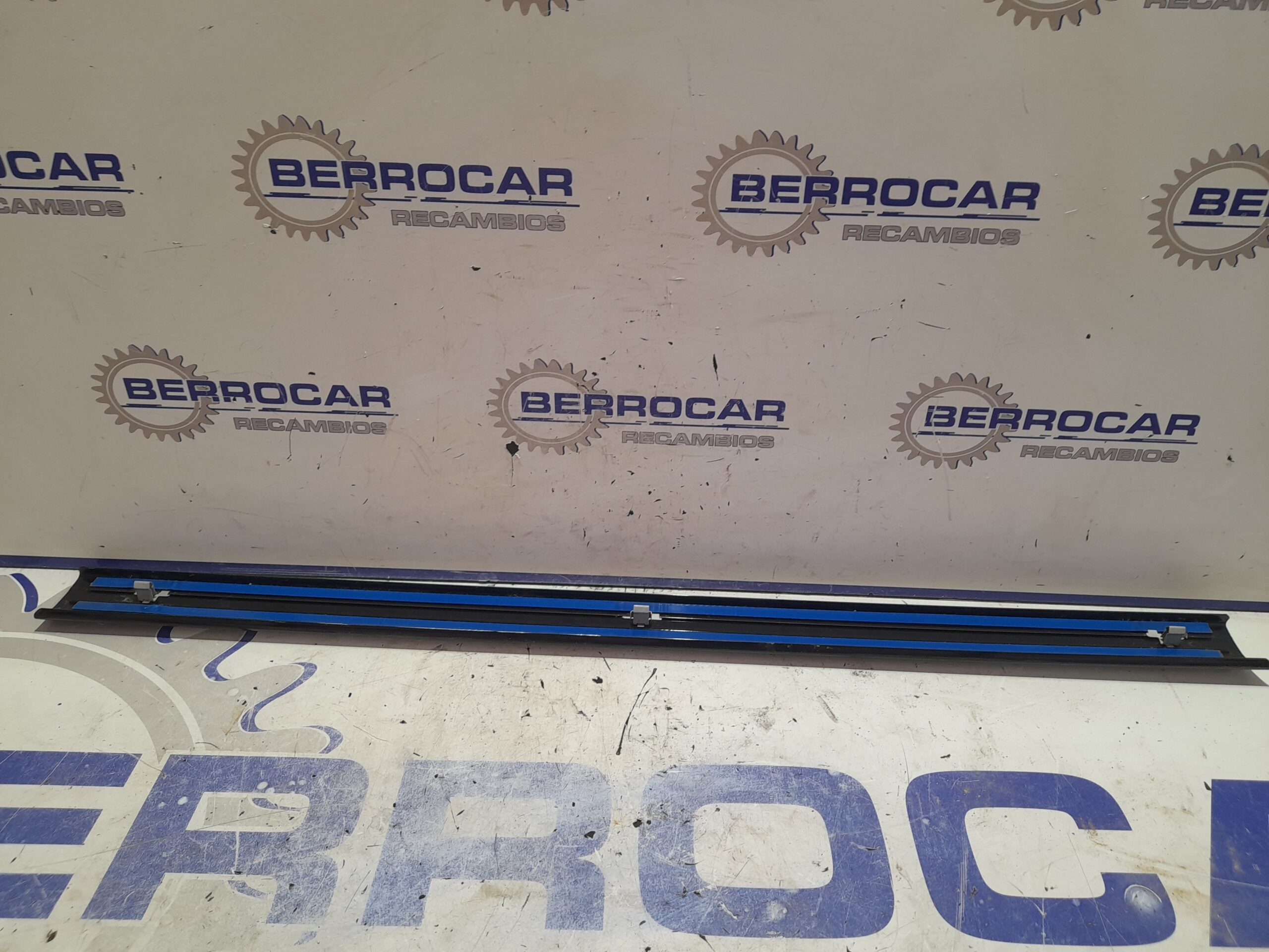 moldura_lateral_land_rover_discovery_2_7_td_v6_cat