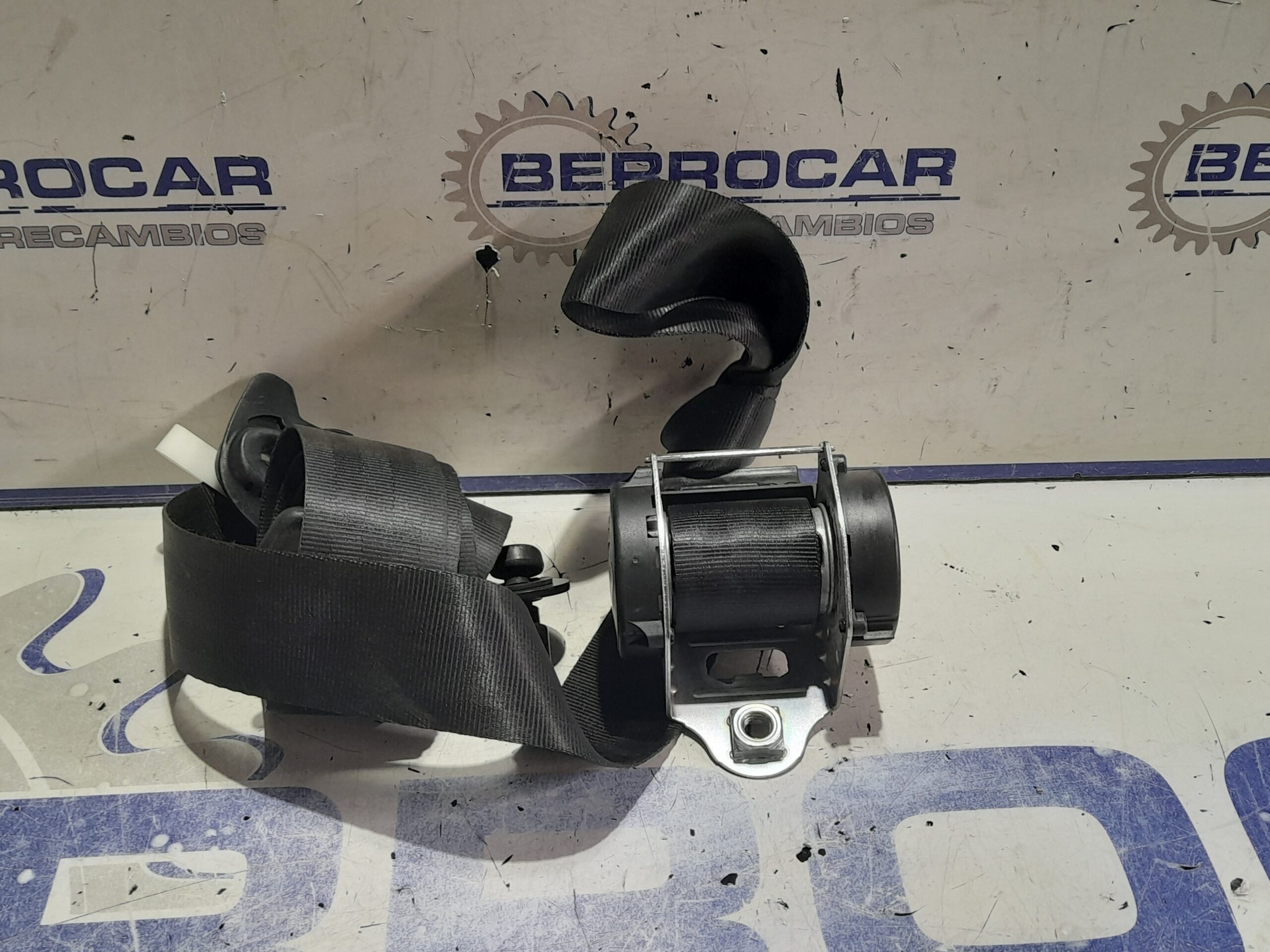 cinturon_seguridad_trasero_izquierdo_602404900d_land_rover_discovery_2_7_td_v6_cat