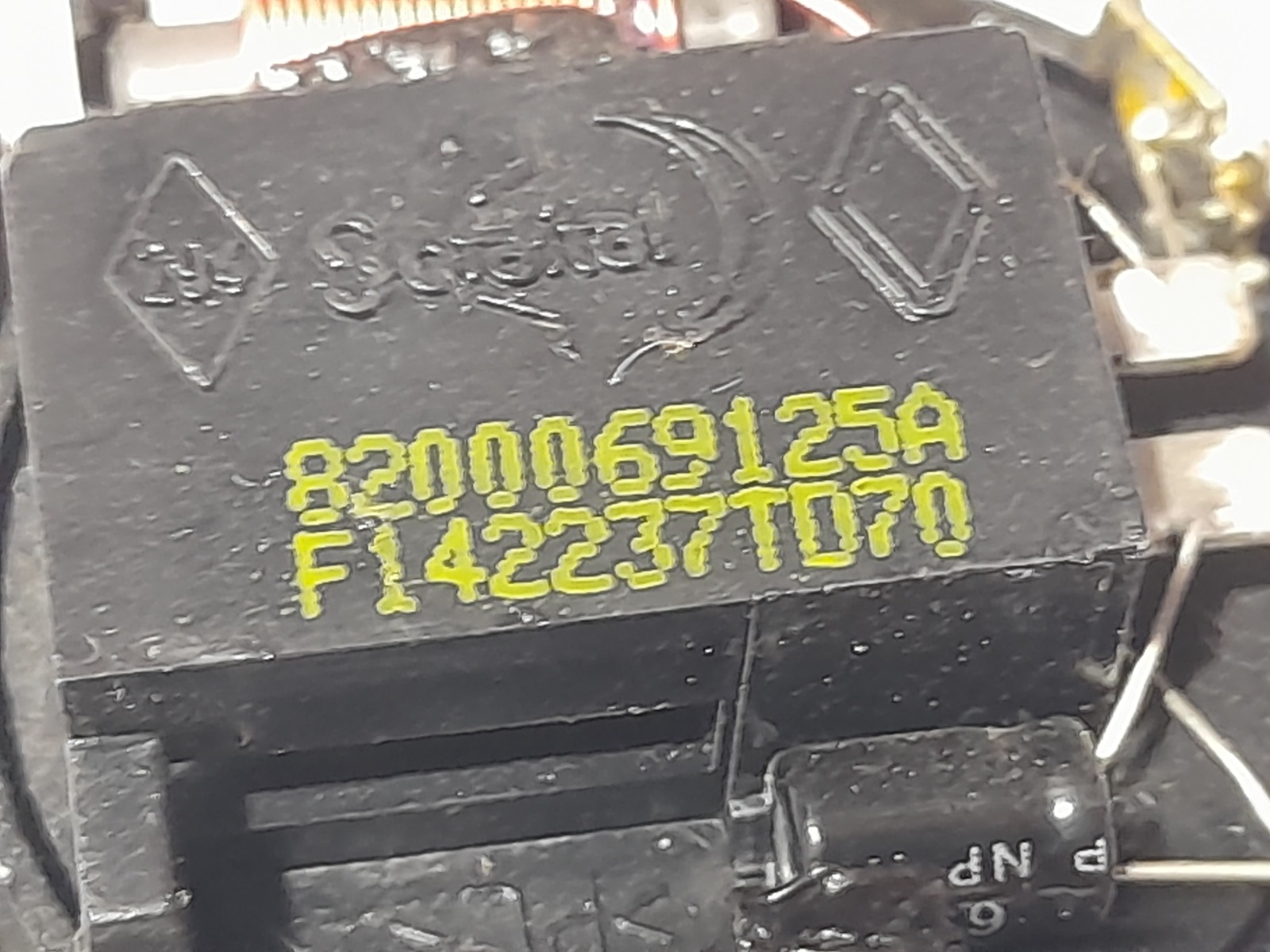 altavoz_8200069125a_renault_laguna_ii_bg0_1_9_dci_diesel_fap