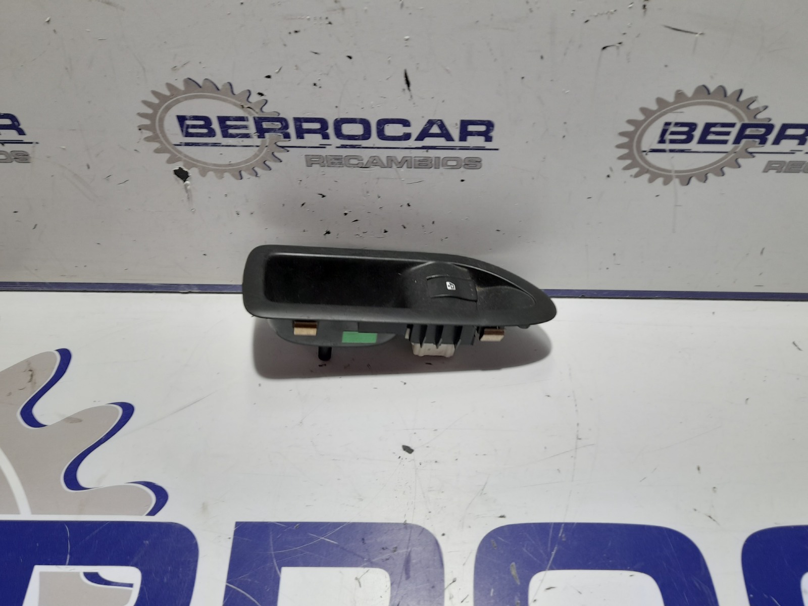 mando_elevalunas_trasero_derecho_8200317494_renault_laguna_ii_bg0_1_9_dci_diesel_fap