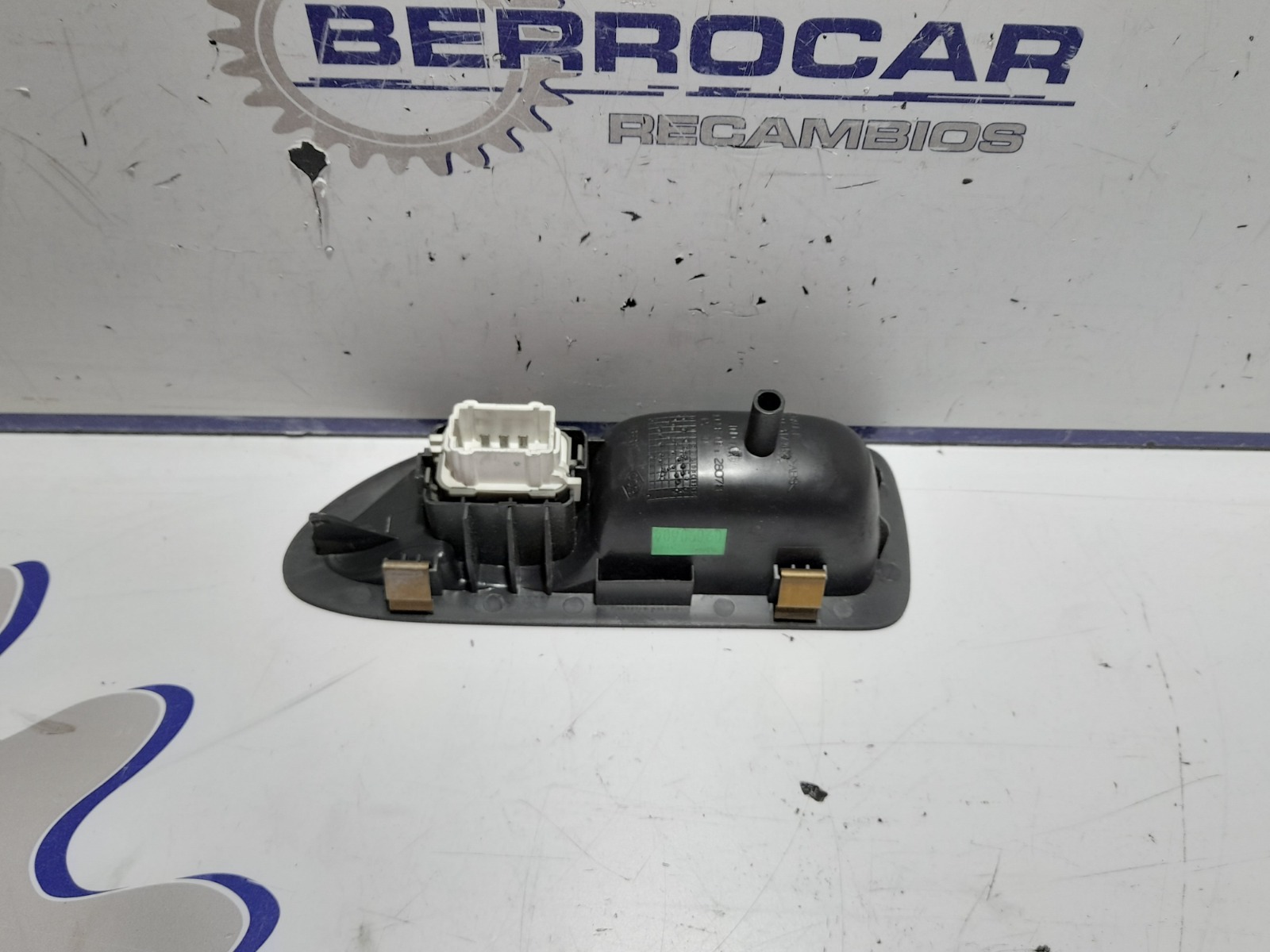 mando_elevalunas_trasero_derecho_8200317494_renault_laguna_ii_bg0_1_9_dci_diesel_fap