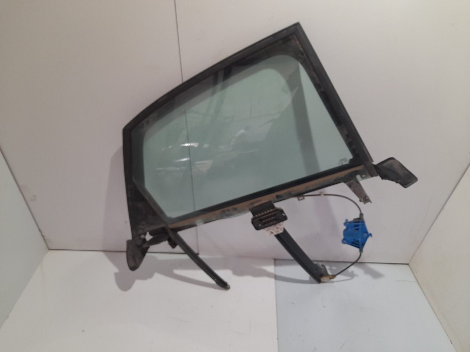 elevalunas_trasero_derecho_8e0839462c_seat_exeo_berlina_3r2_2_0_tdi