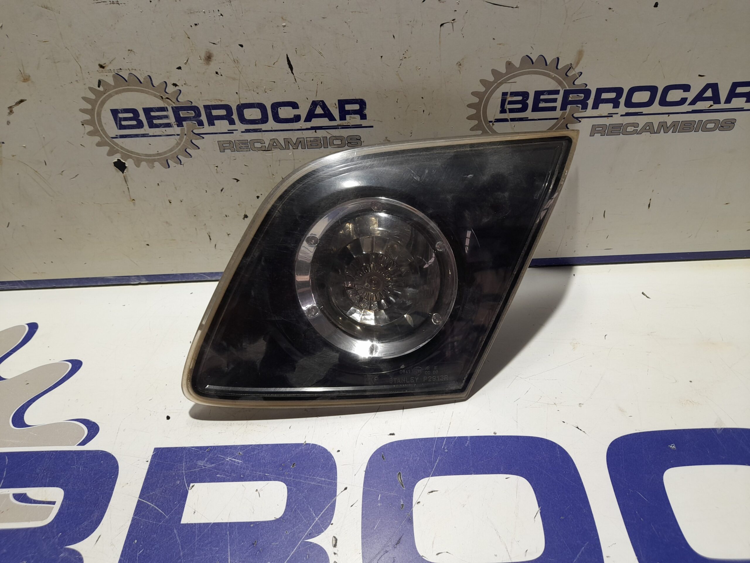 piloto_trasero_derecho_interior_p2913r_mazda_3_berlina_bk_1_6_16v_cat