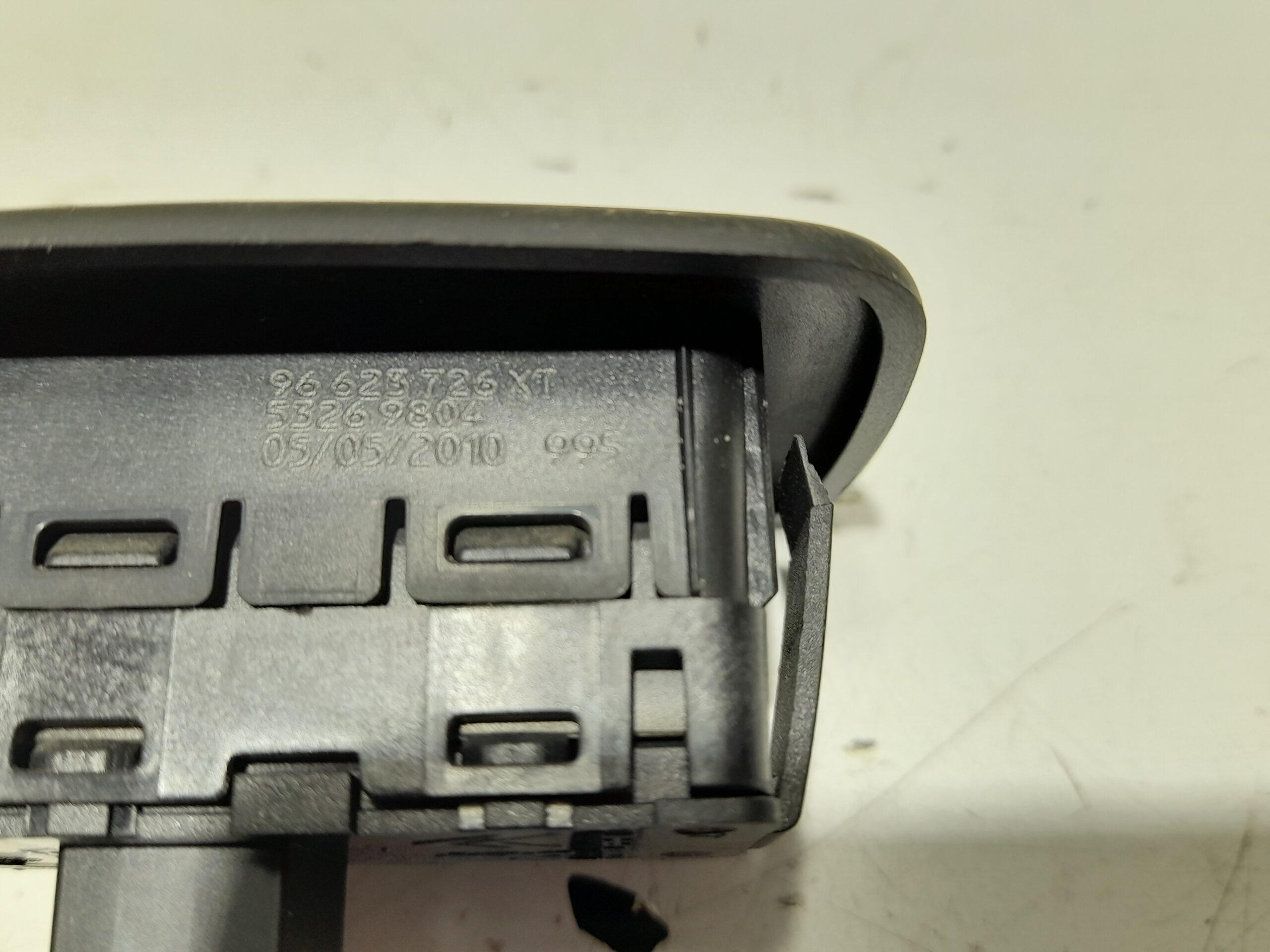 mando_elevalunas_trasero_derecho_96623726xt_citr_n_c5_berlina_1_6_16v_hdi_fap