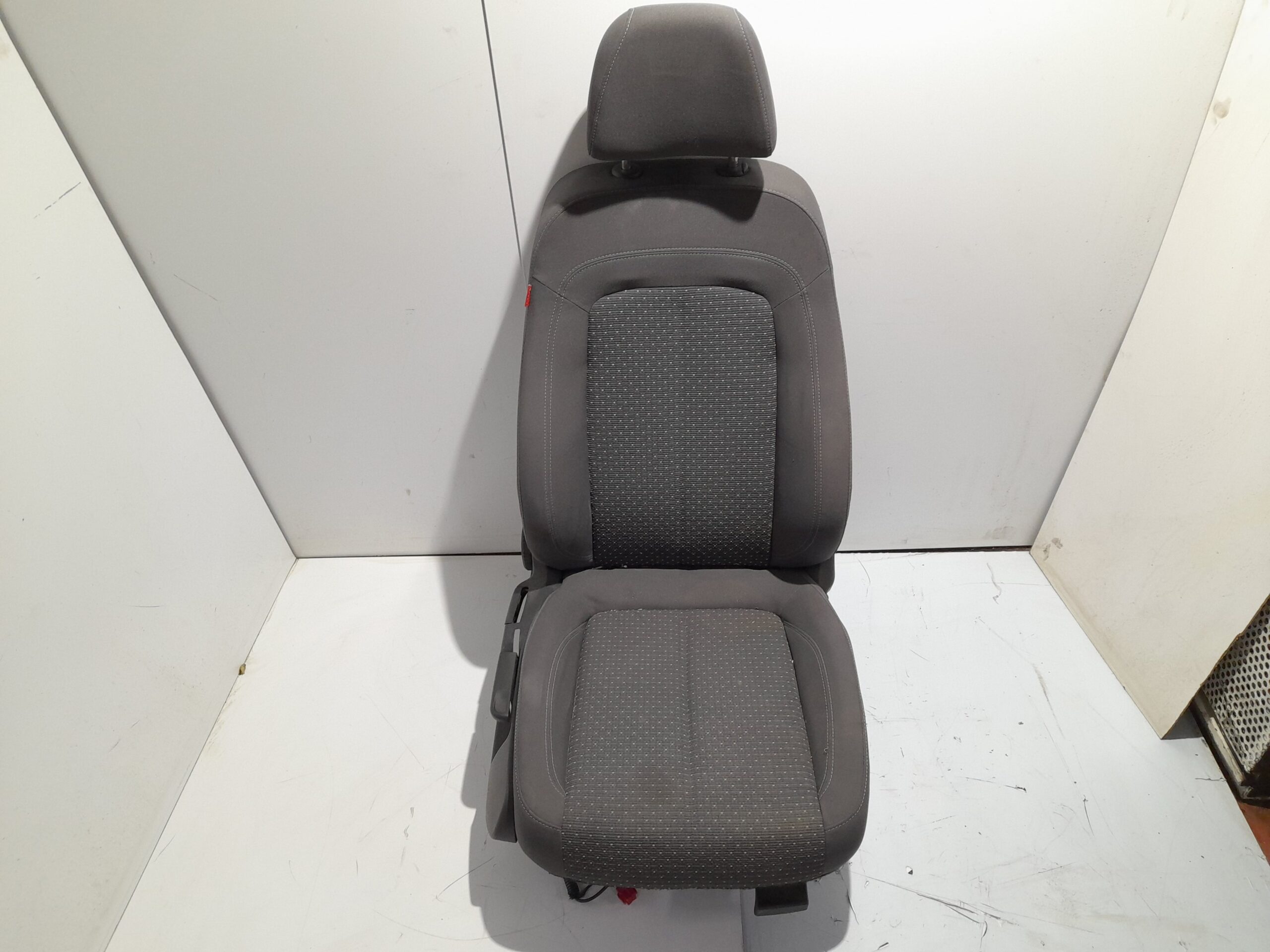 asiento_delantero_derecho_8e0881106bh_seat_exeo_berlina_3r2_2_0_tdi