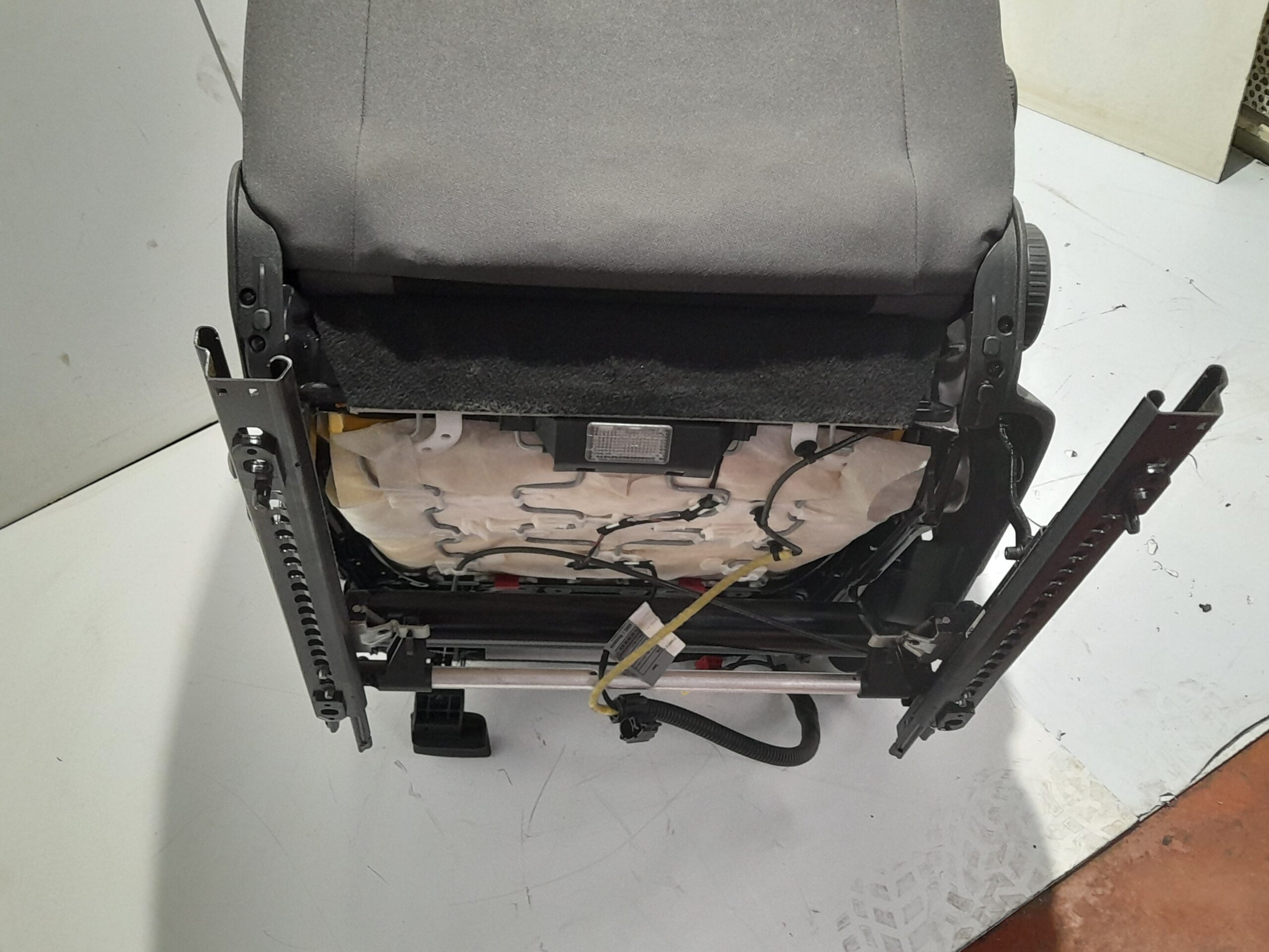 asiento_delantero_derecho_8e0881106bh_seat_exeo_berlina_3r2_2_0_tdi