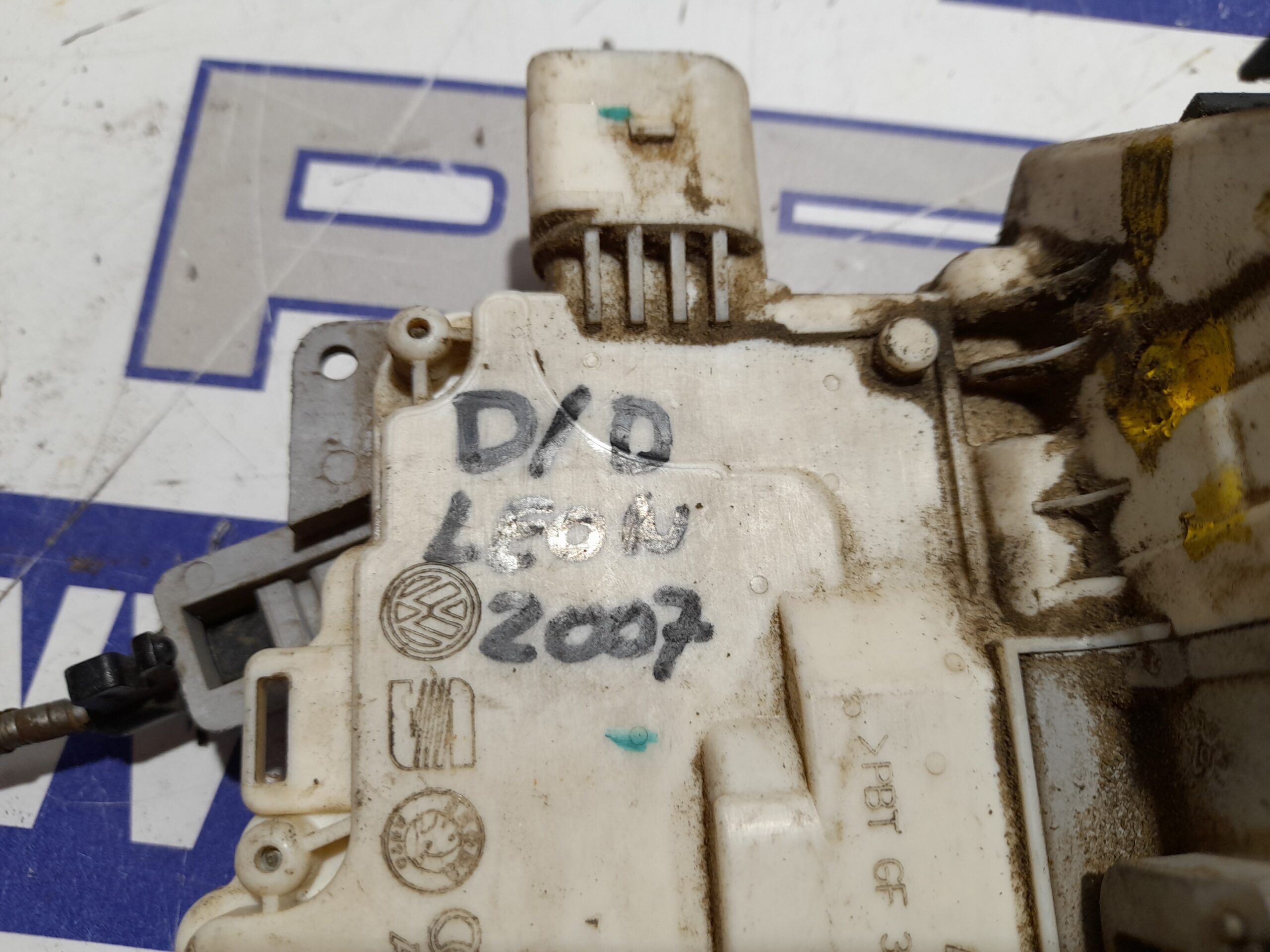 cerradura_puerta_delantera_derecha_1361d0164_seat_leon_1p1_1_9_tdi