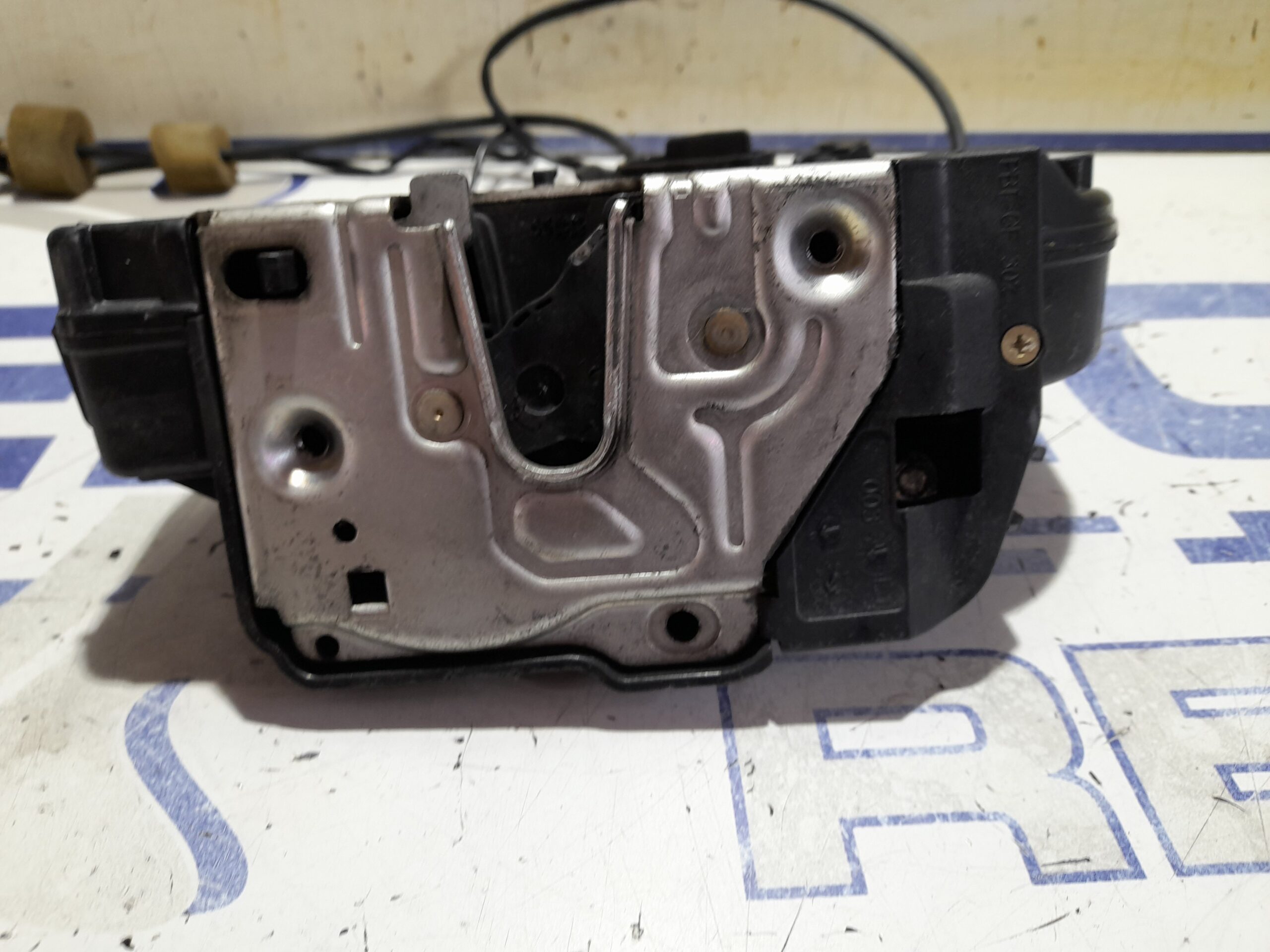 cerradura_puerta_trasera_izquierda_a2037320121_mercedes_benz_clase_c_w203_berlina_2_2_cdi_cat