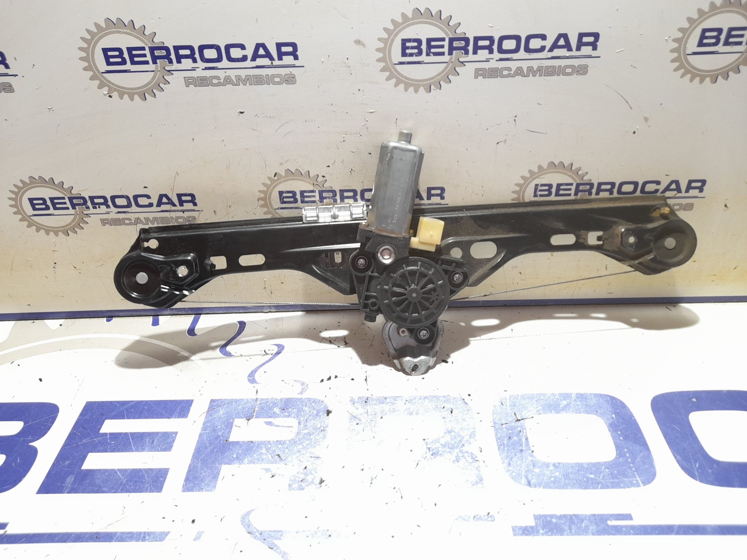 elevalunas_trasero_derecho_104047xxx_mercedes_benz_clase_c_w203_berlina_2_2_cdi_cat