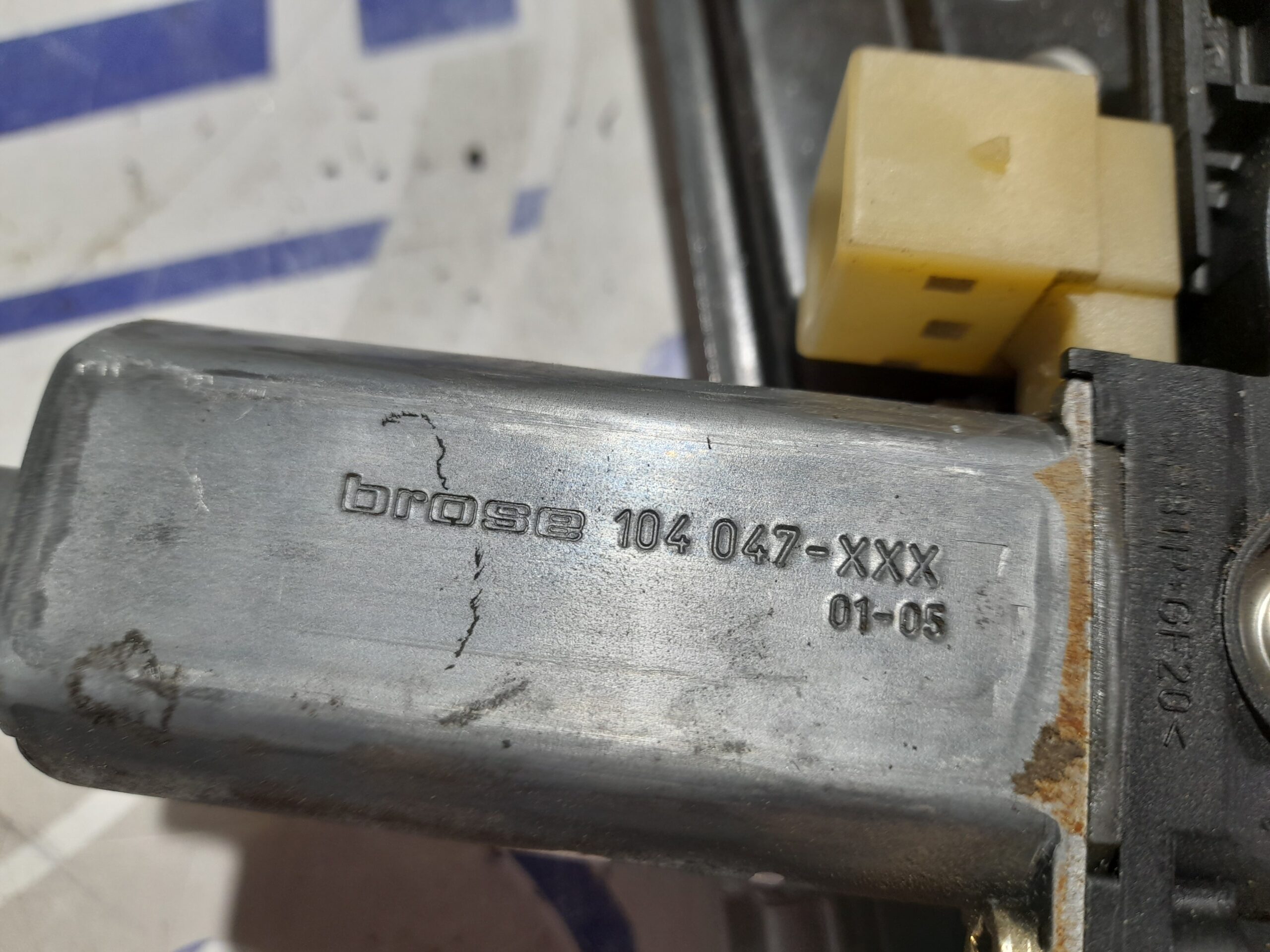 elevalunas_trasero_derecho_104047xxx_mercedes_benz_clase_c_w203_berlina_2_2_cdi_cat