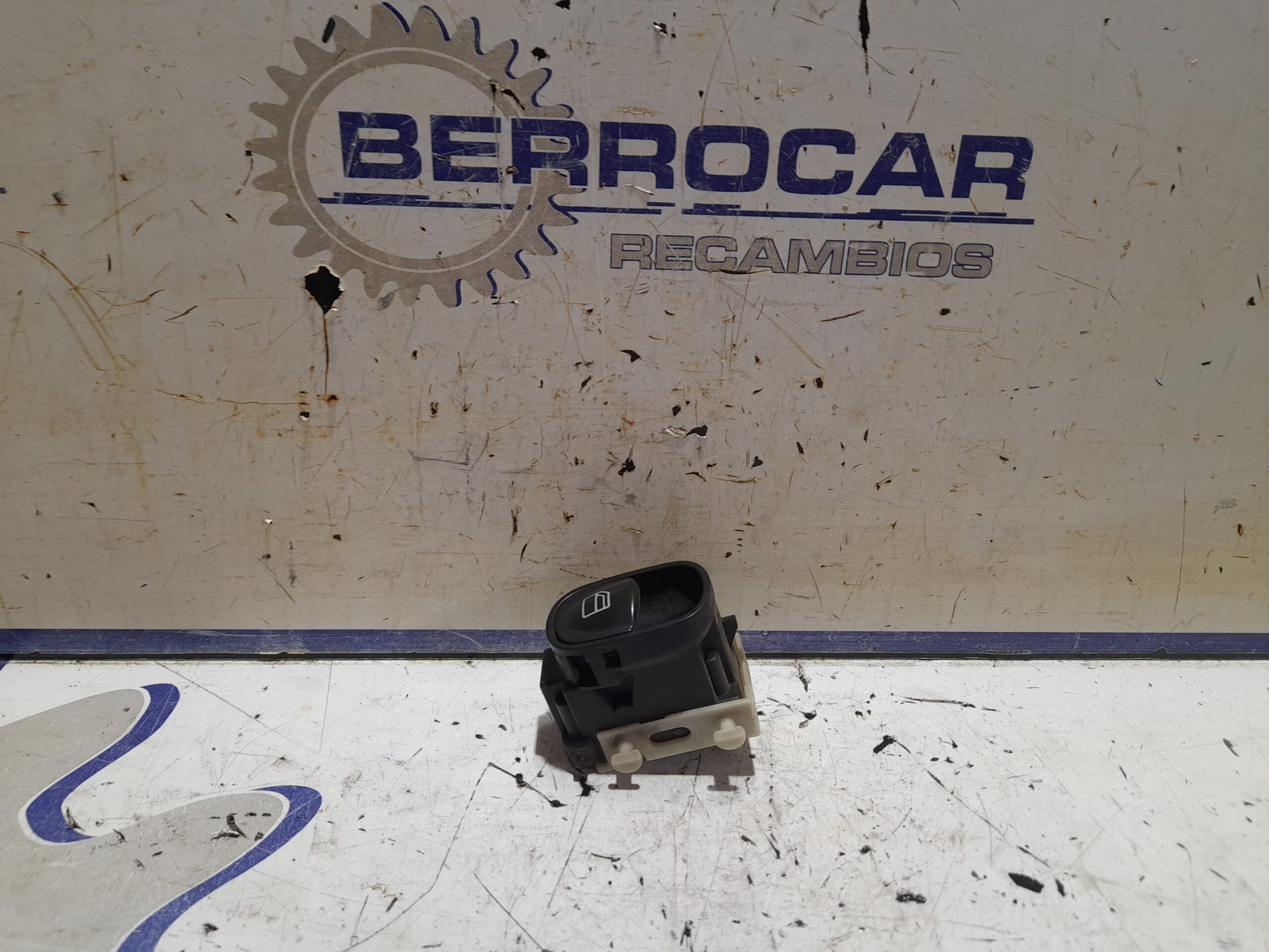 mando_elevalunas_trasero_derecho_2038200210_mercedes_benz_clase_c_w203_berlina_2_2_cdi_cat