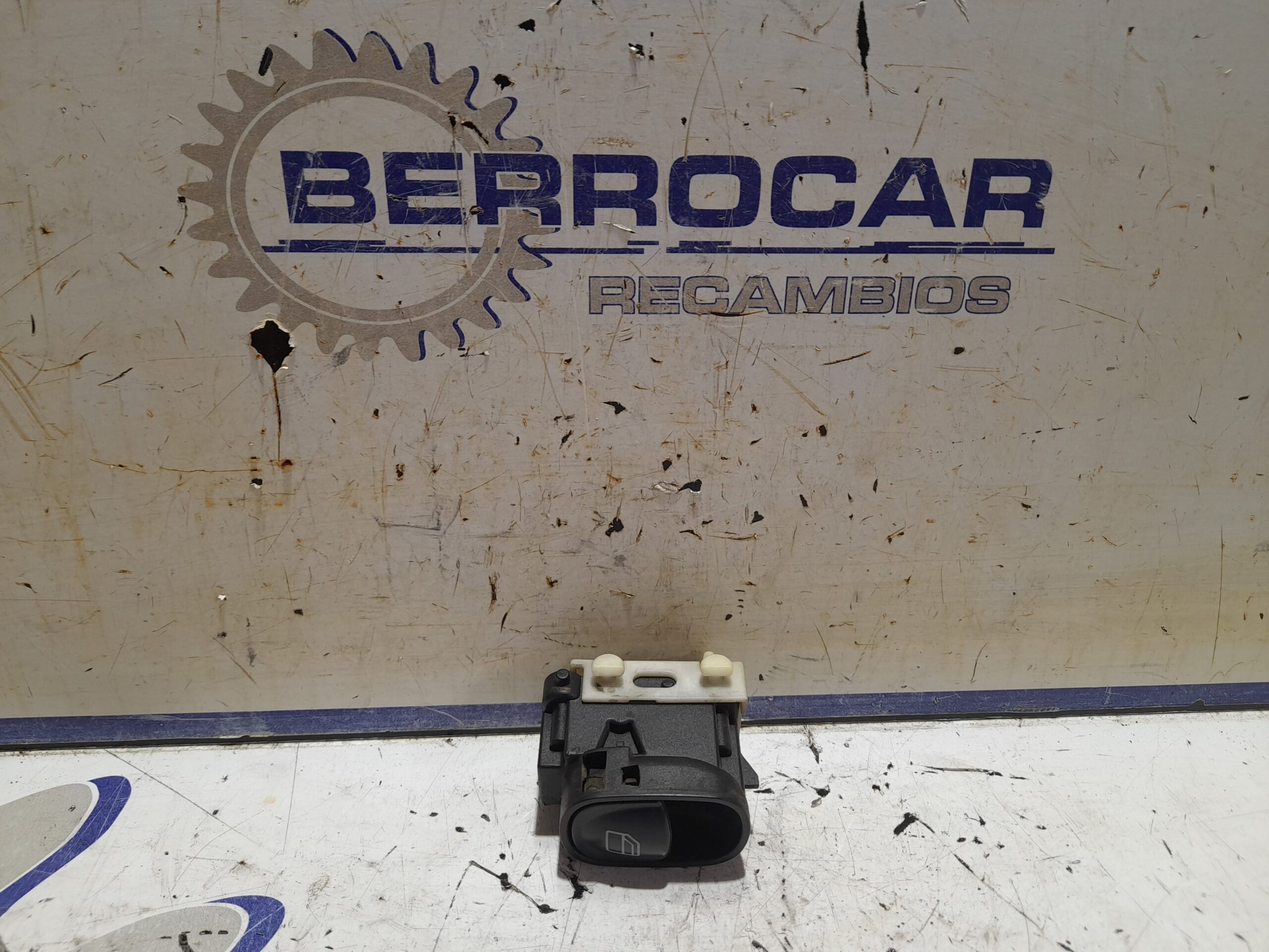 mando_elevalunas_trasero_derecho_2038200210_mercedes_benz_clase_c_w203_berlina_2_2_cdi_cat