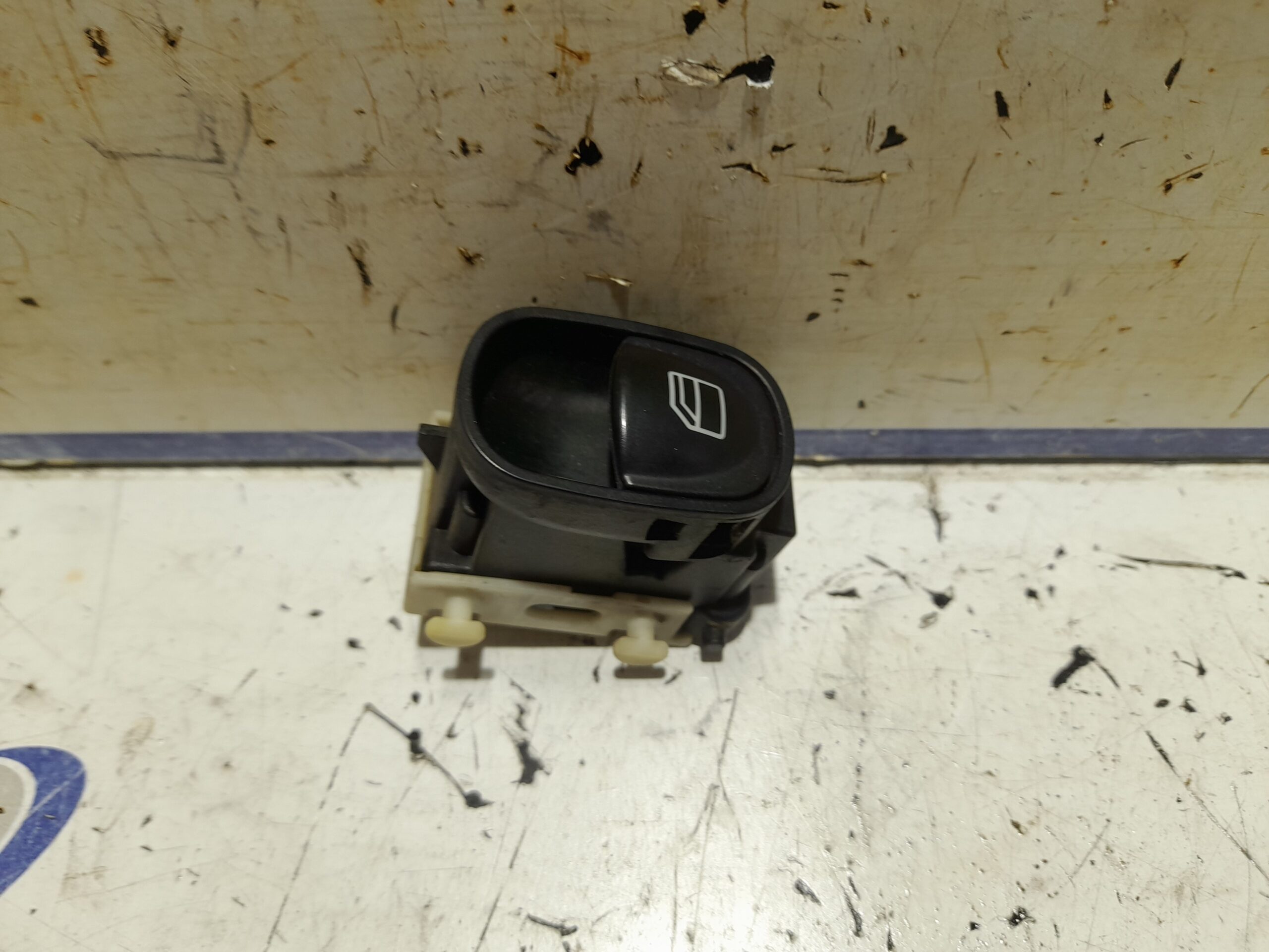 mando_elevalunas_trasero_derecho_2038200210_mercedes_benz_clase_c_w203_berlina_2_2_cdi_cat