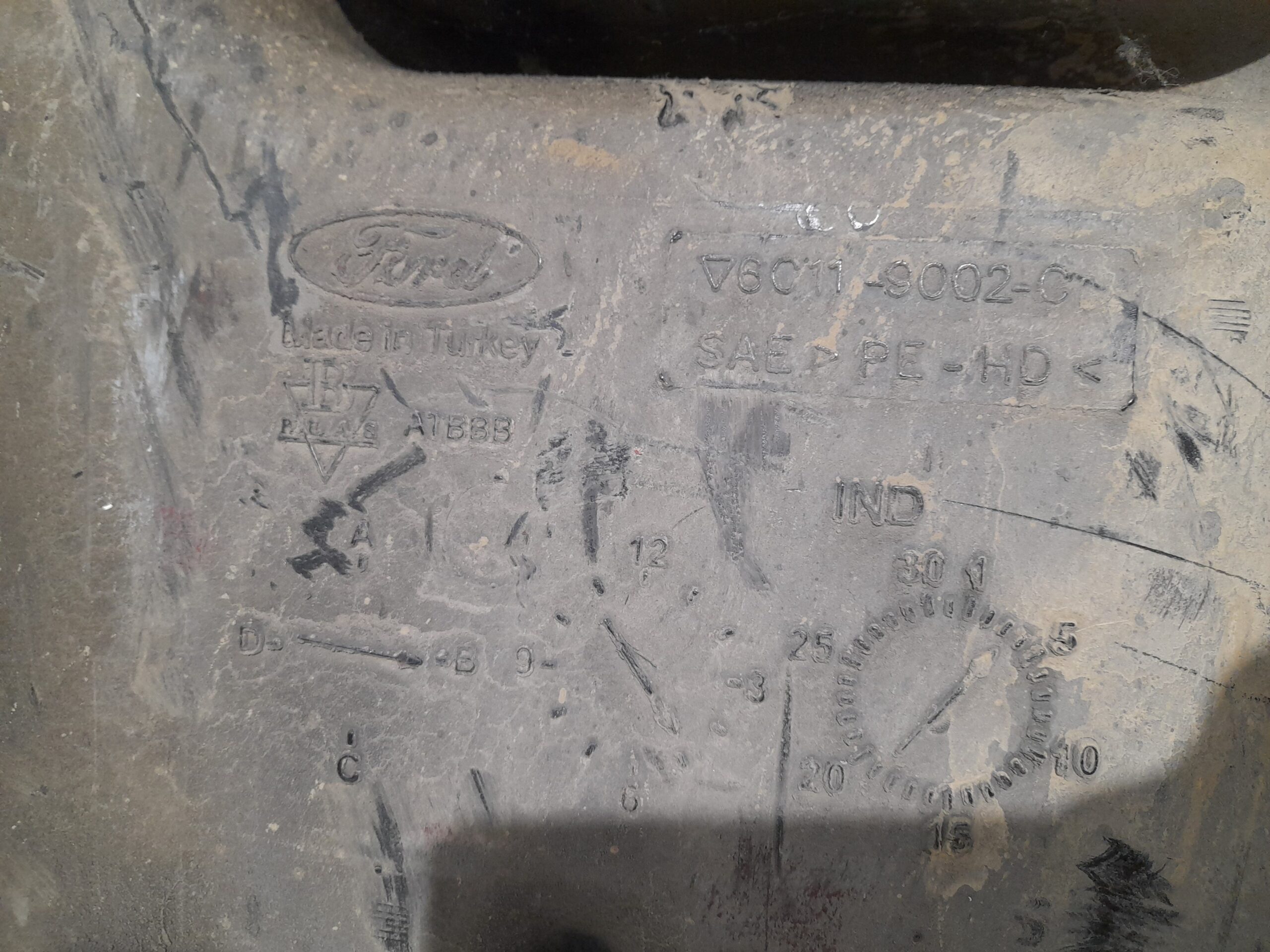 deposito_combustible_6c119002c_ford_transit_caja_cerrada_06_2_2_tdci_cat