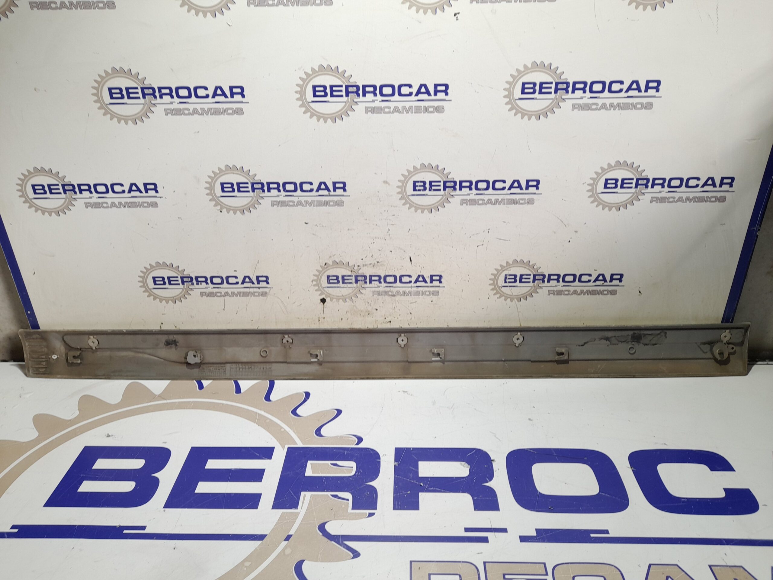 moldura_lateral_0k2fa50661_kia_carens_2_0_turbodiesel_cat