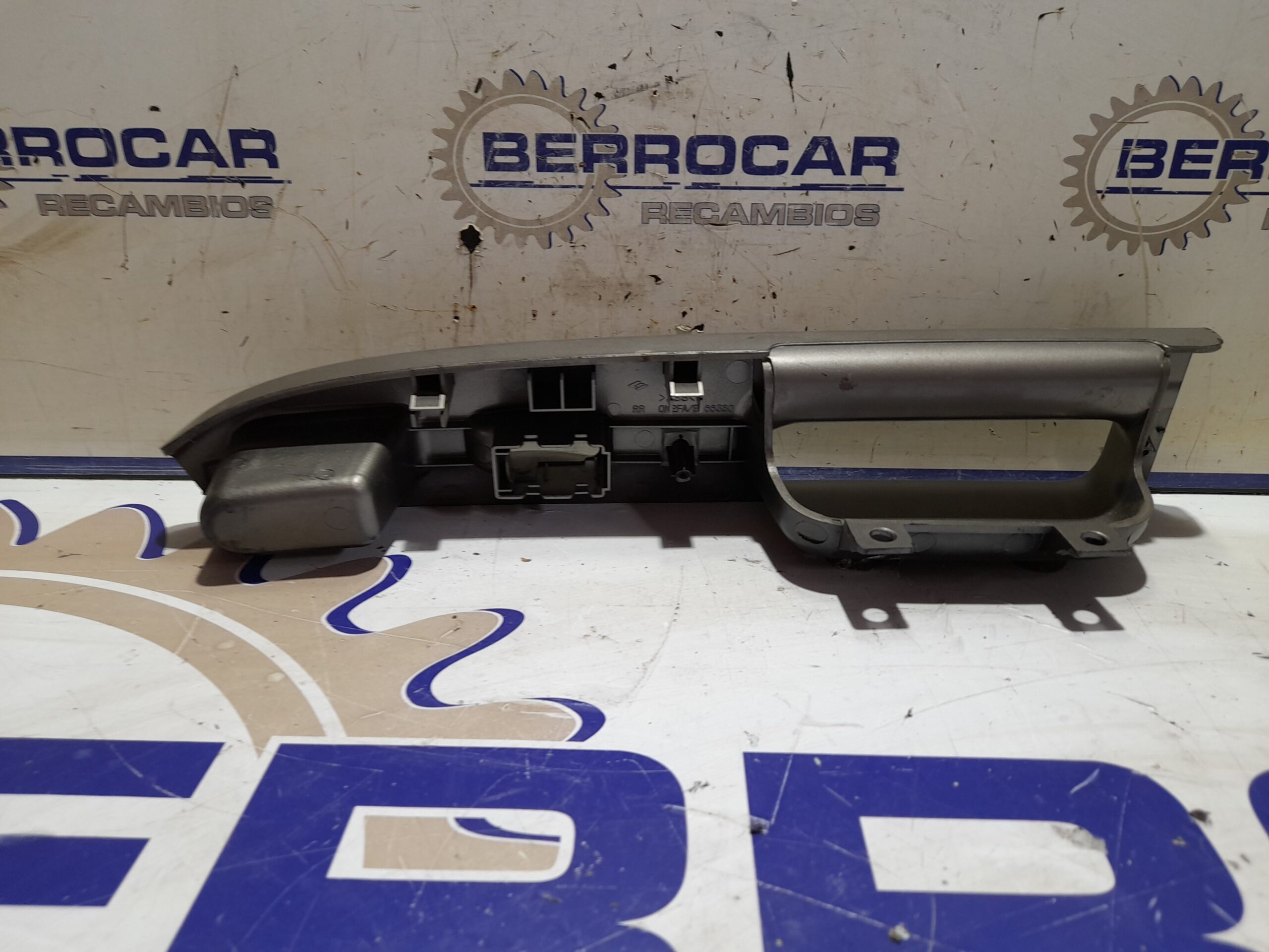 moldura_lateral_0k2fab66380_kia_carens_2_0_turbodiesel_cat