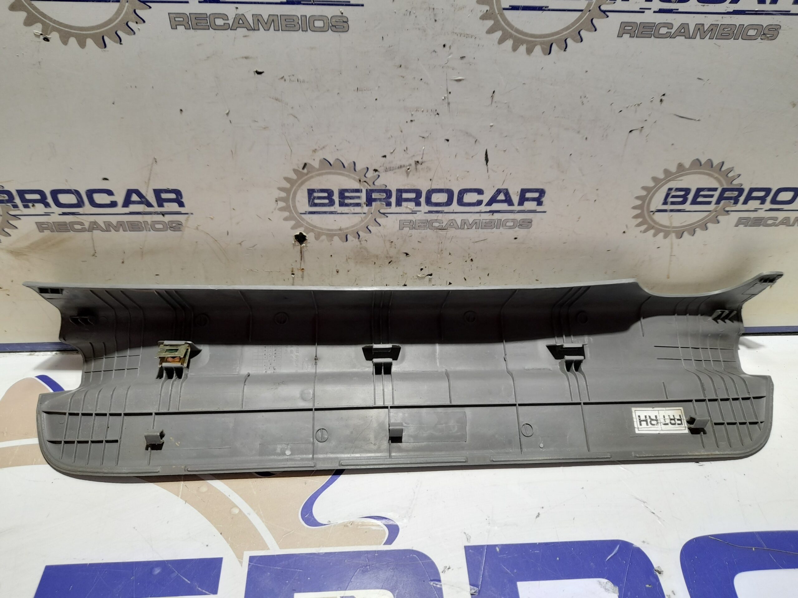 moldura_lateral_ok2fa_68_710_kia_carens_2_0_turbodiesel_cat