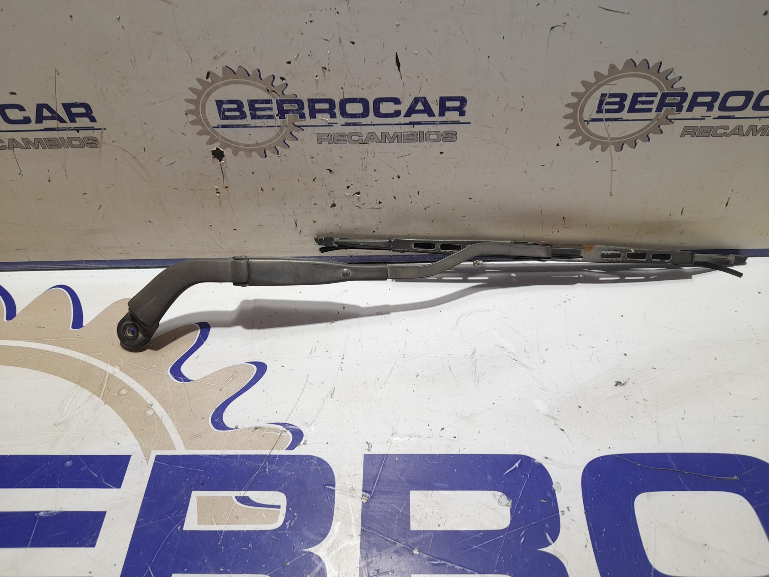 brazo_limpia_trasero_0k2c067330_kia_carens_2_0_turbodiesel_cat