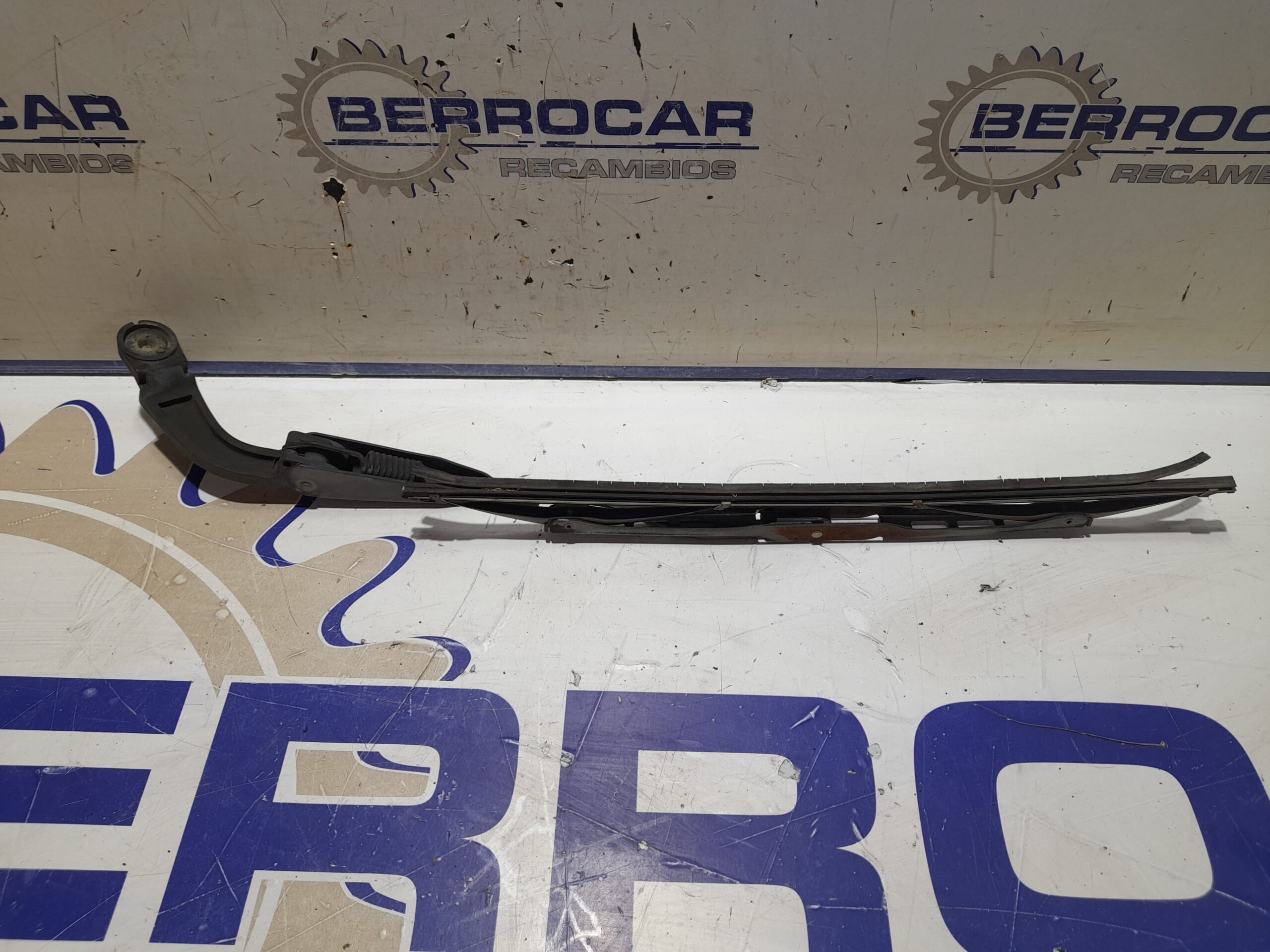 brazo_limpia_trasero_0k2c067330_kia_carens_2_0_turbodiesel_cat