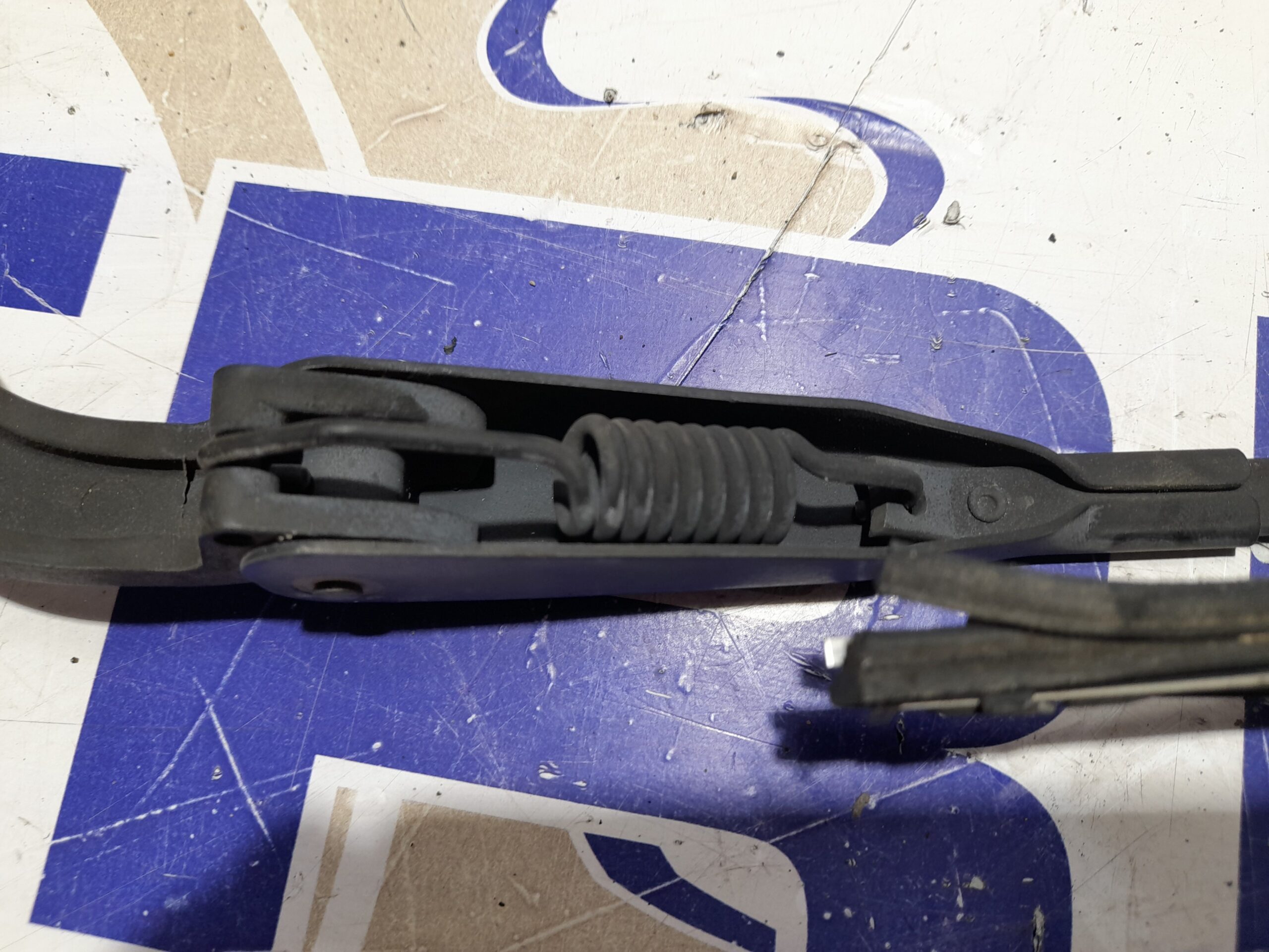 brazo_limpia_trasero_0k2c067330_kia_carens_2_0_turbodiesel_cat