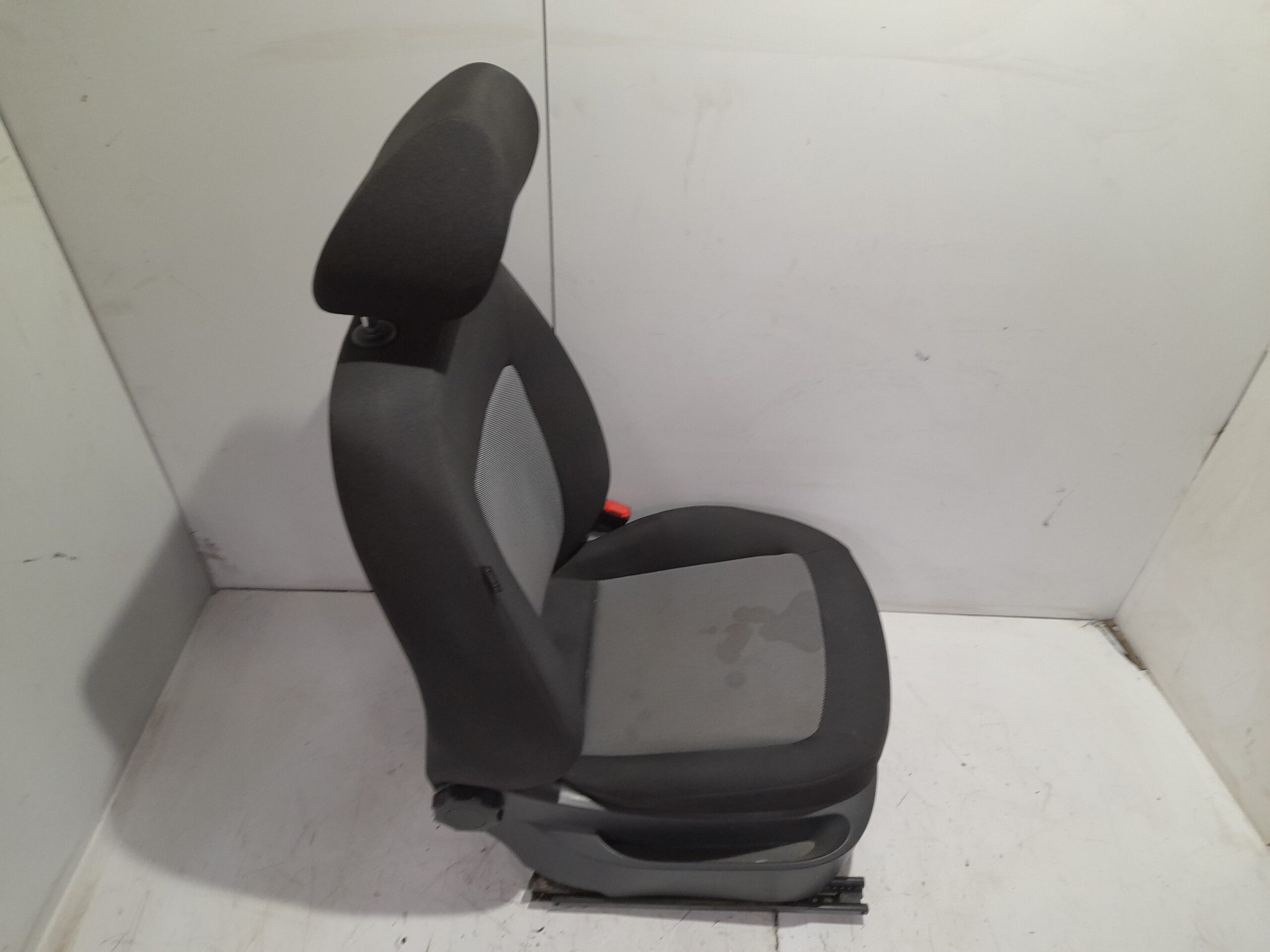 asiento_delantero_derecho_6f0881405a_seat_ibiza_6p1_1_0_tsi