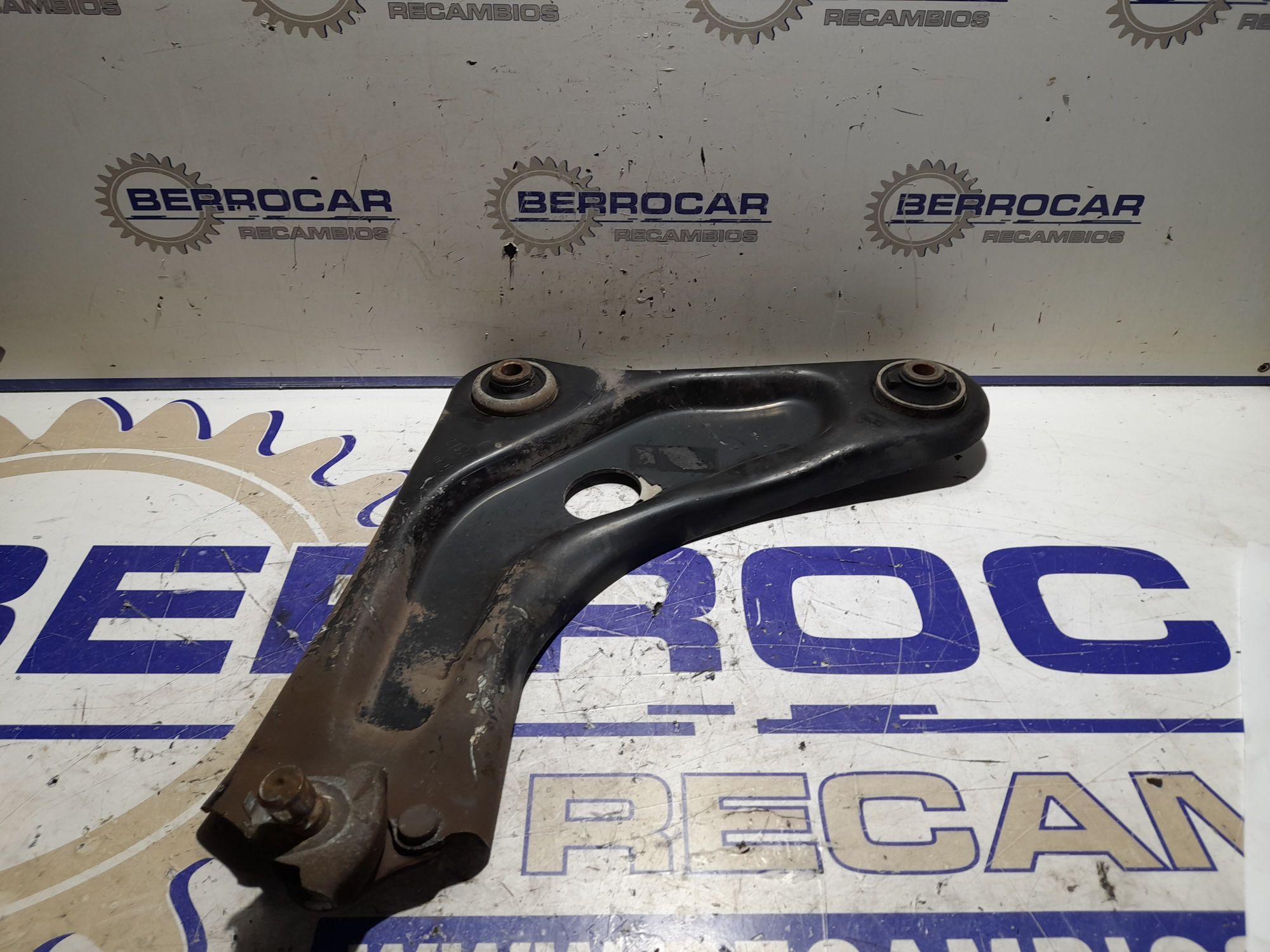 brazo_suspension_inferior_delantero_izquierdo_3520r7_peugeot_207_sw_1_4_16v_vti_cat_8fs_ep3