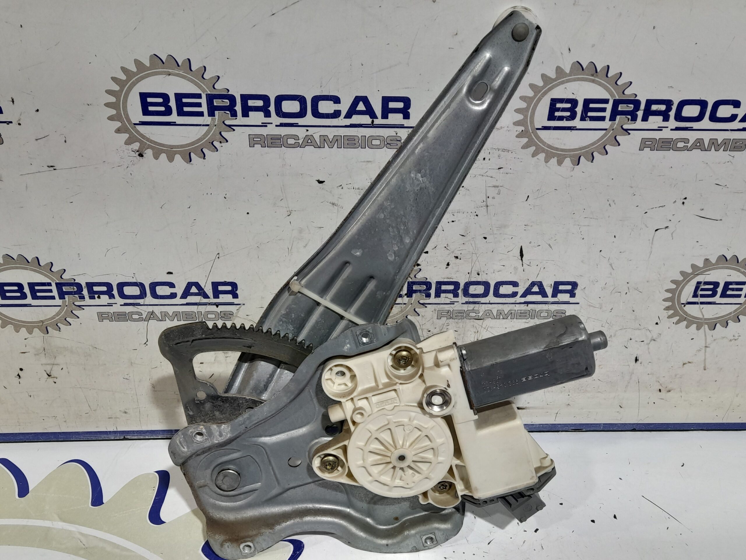 elevalunas_trasero_derecho_89830_05100_toyota_avensis_berlina_t25_2_2_d_4d_cat