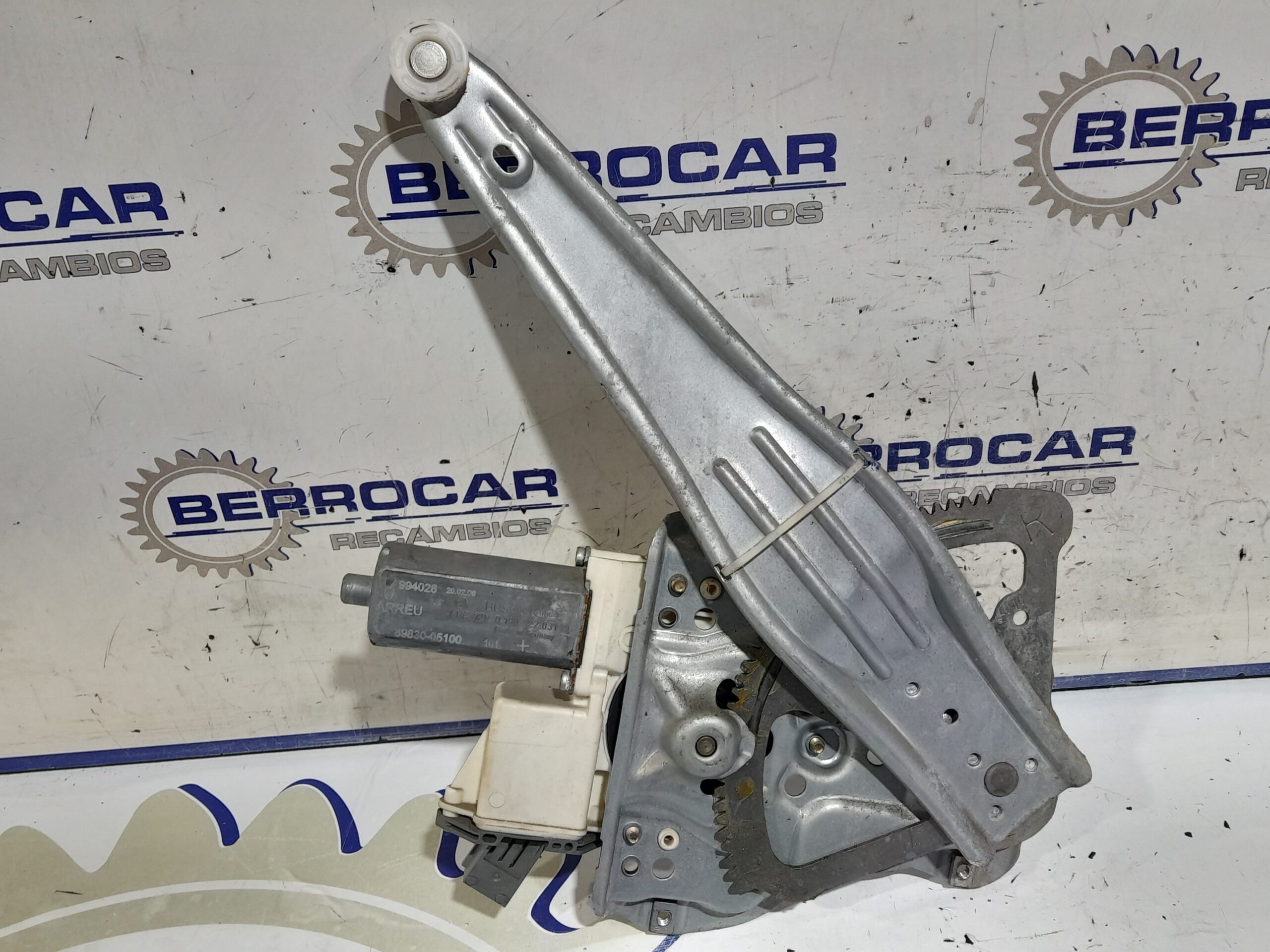 elevalunas_trasero_derecho_89830_05100_toyota_avensis_berlina_t25_2_2_d_4d_cat