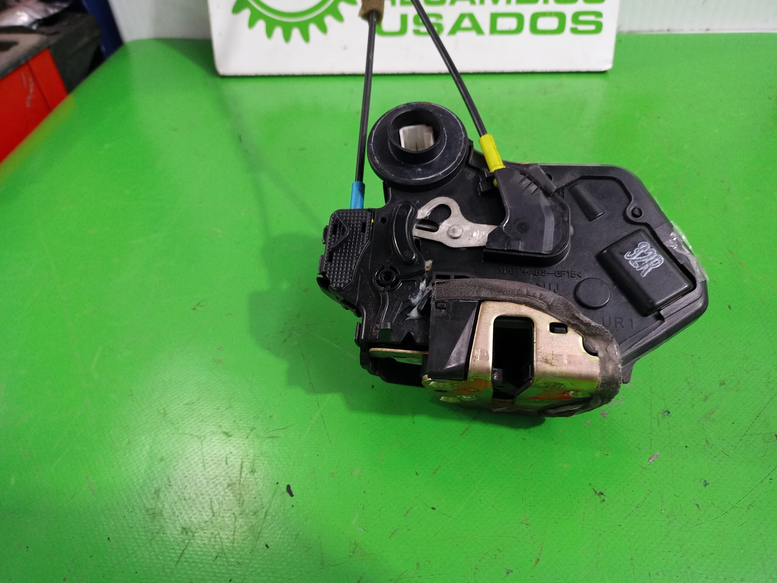 cerradura_puerta_trasera_izquierda_6906002102_toyota_avensis_berlina_t25_2_2_d_4d_cat