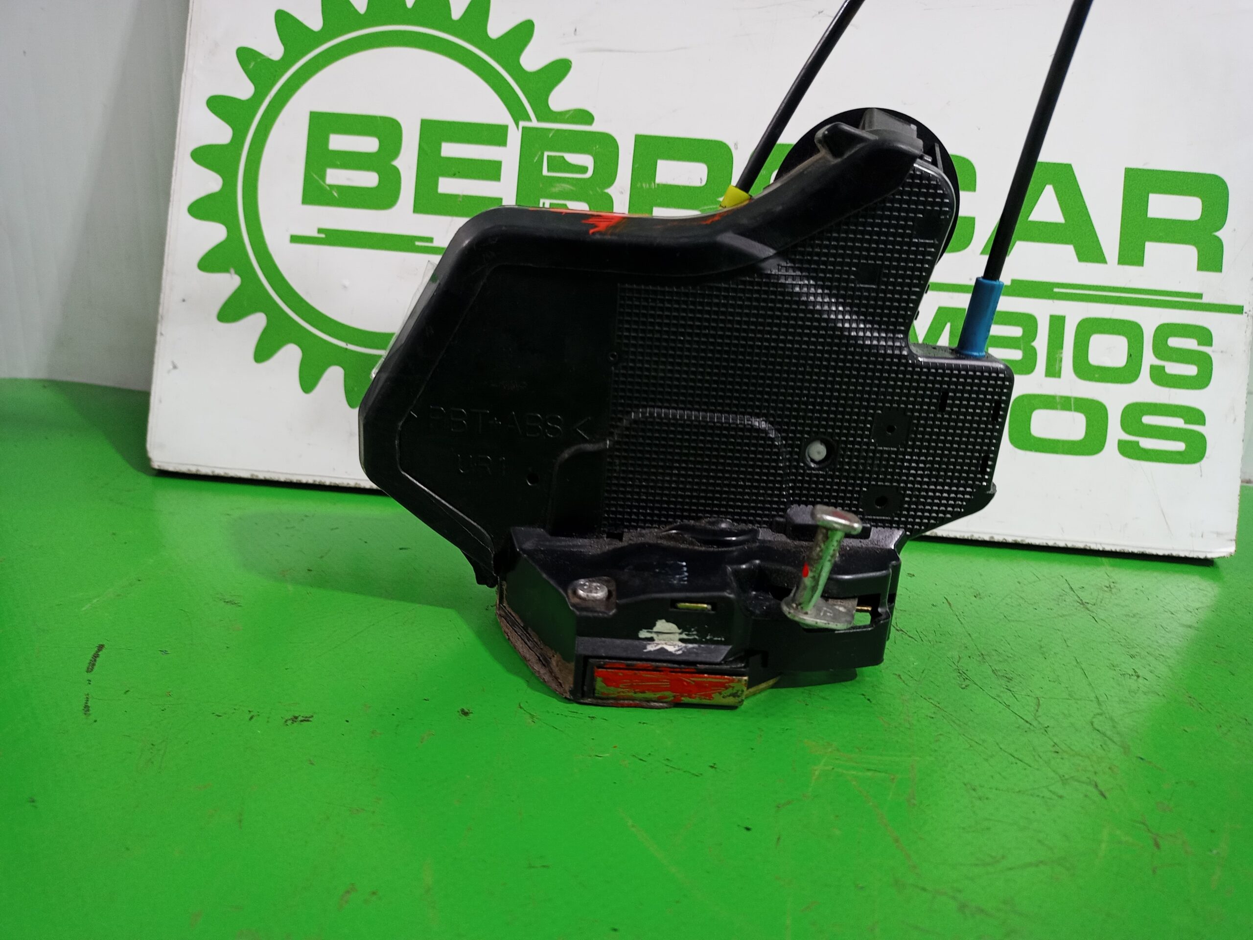 cerradura_puerta_trasera_izquierda_6906002102_toyota_avensis_berlina_t25_2_2_d_4d_cat