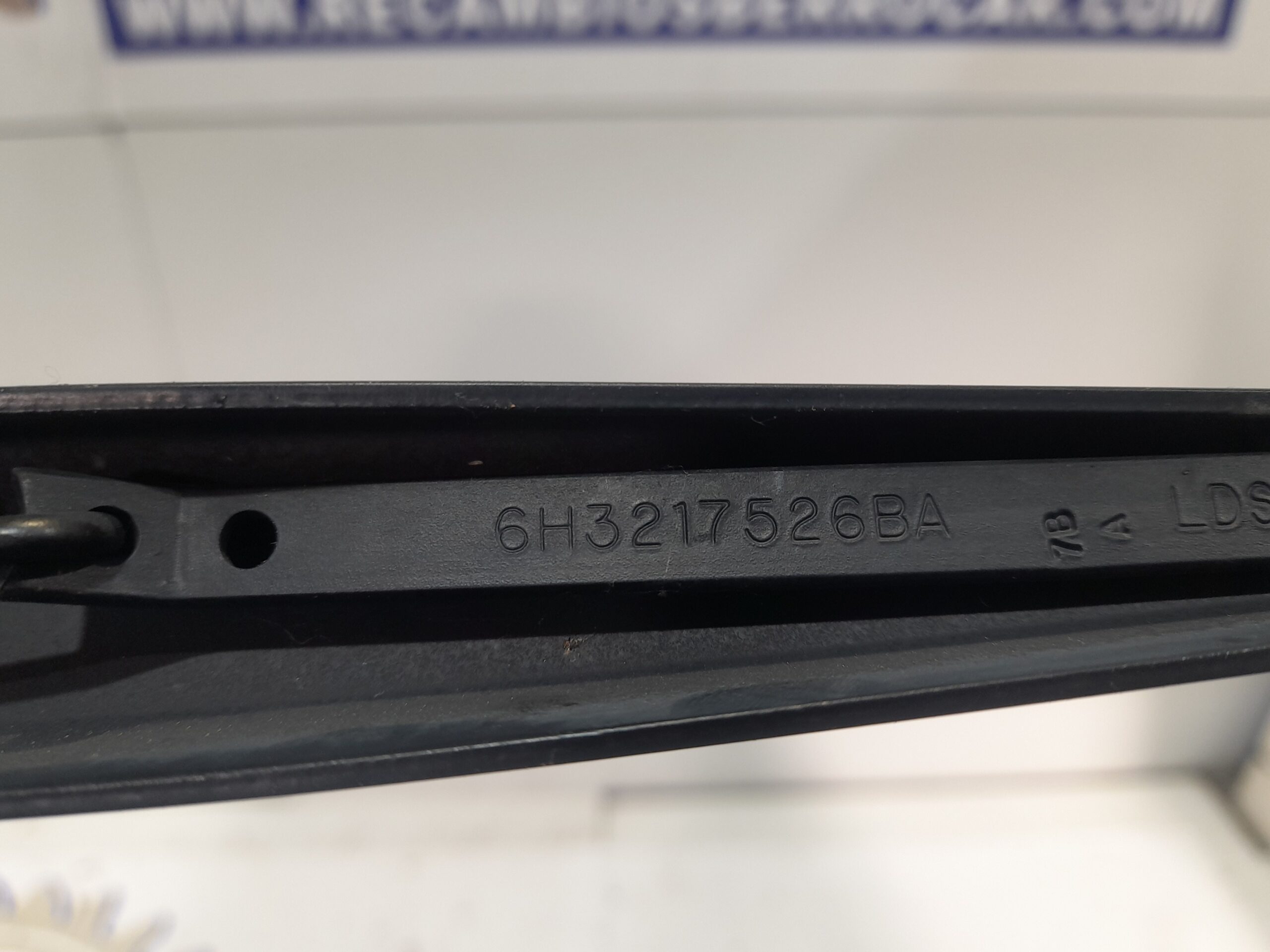 brazo_limpia_delantero_izquierdo_6h3217526ba_land_rover_range_rover_sport_3_6_td_v8