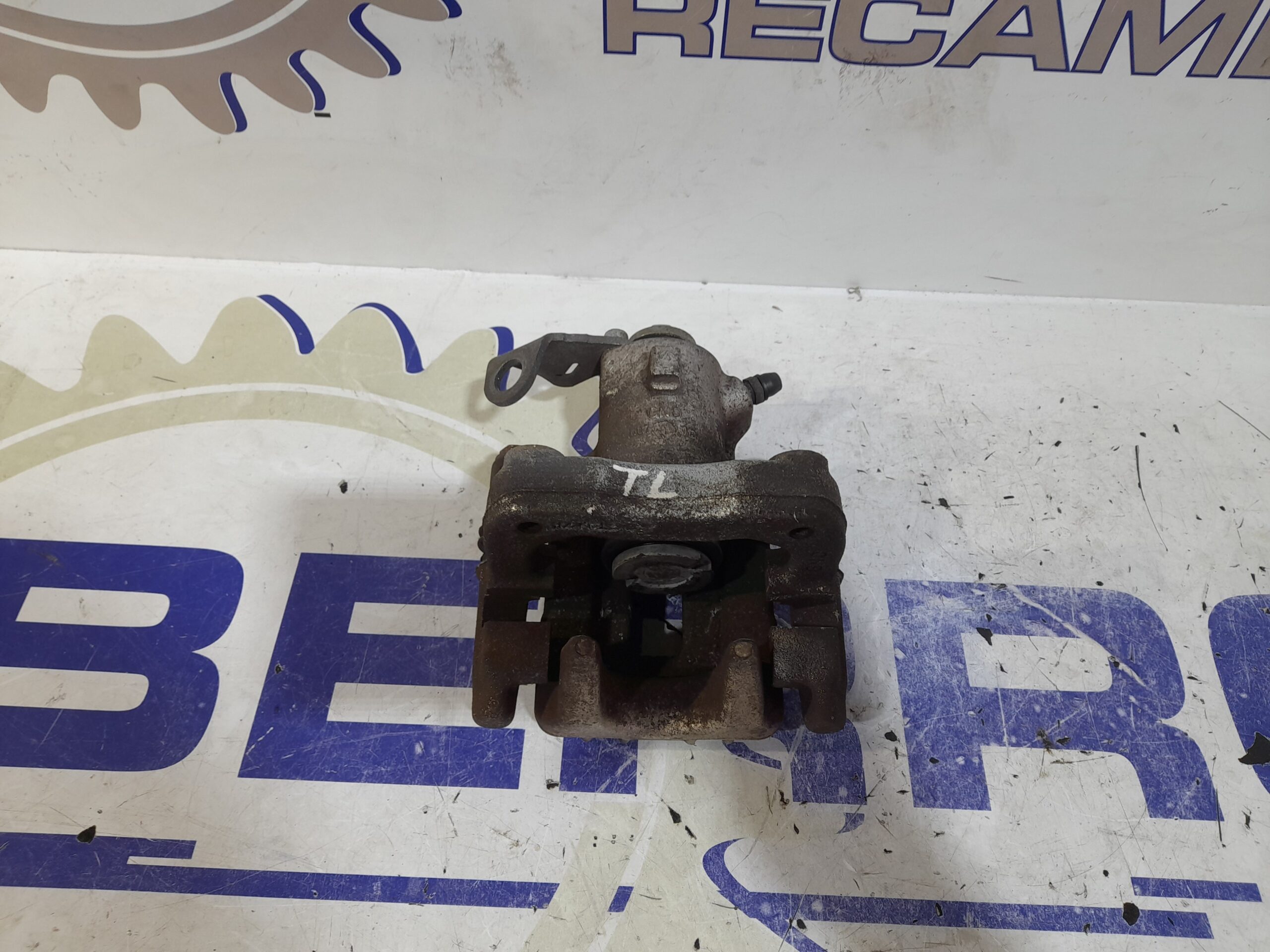 pinza_de_freno_trasera_izquierda_6r0615423_skoda_spaceback_5h_1_6_tdi