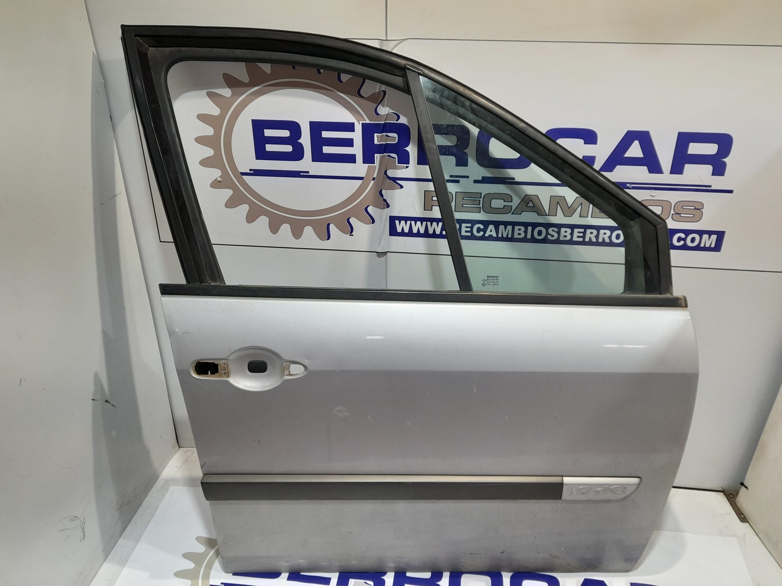 puerta_delantera_derecha_801002354r_renault_scenic_ii