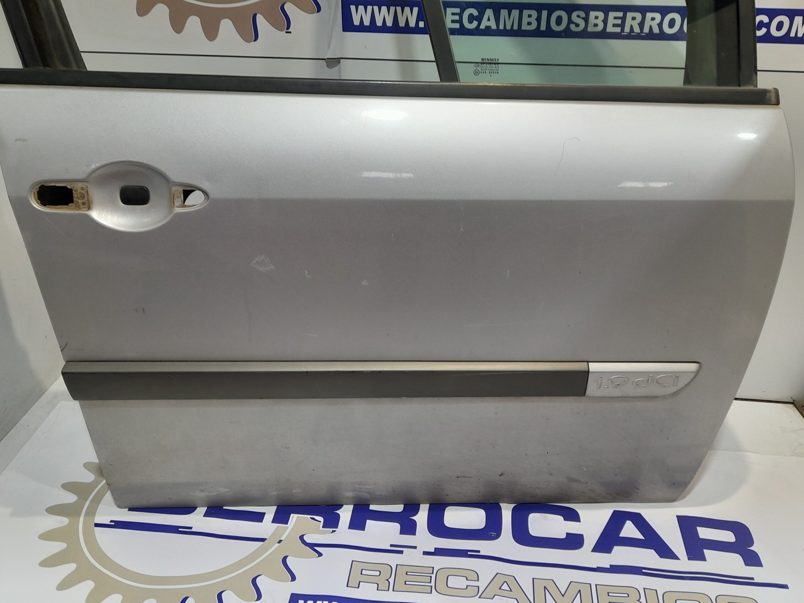 puerta_delantera_derecha_801002354r_renault_scenic_ii