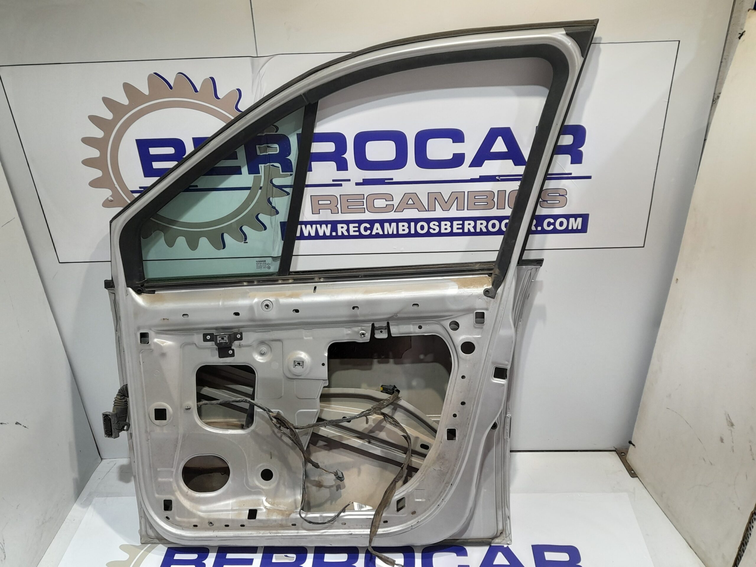 puerta_delantera_derecha_801002354r_renault_scenic_ii