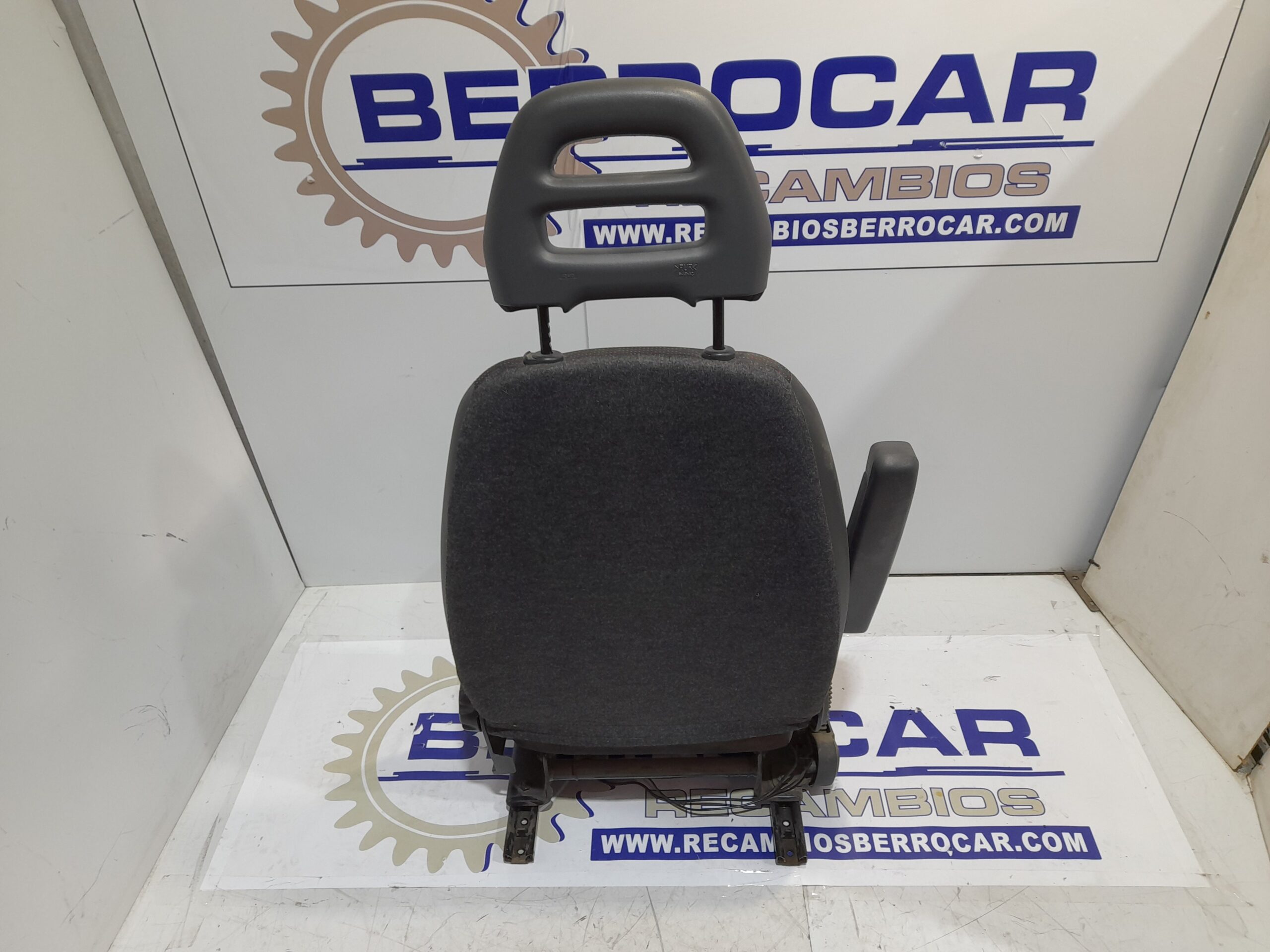 asiento_delantero_izquierdo_8845wq_peugeot_boxer_caja_cerrada_rs_3000_330_333_2007_2_2_hdi_fap_cat