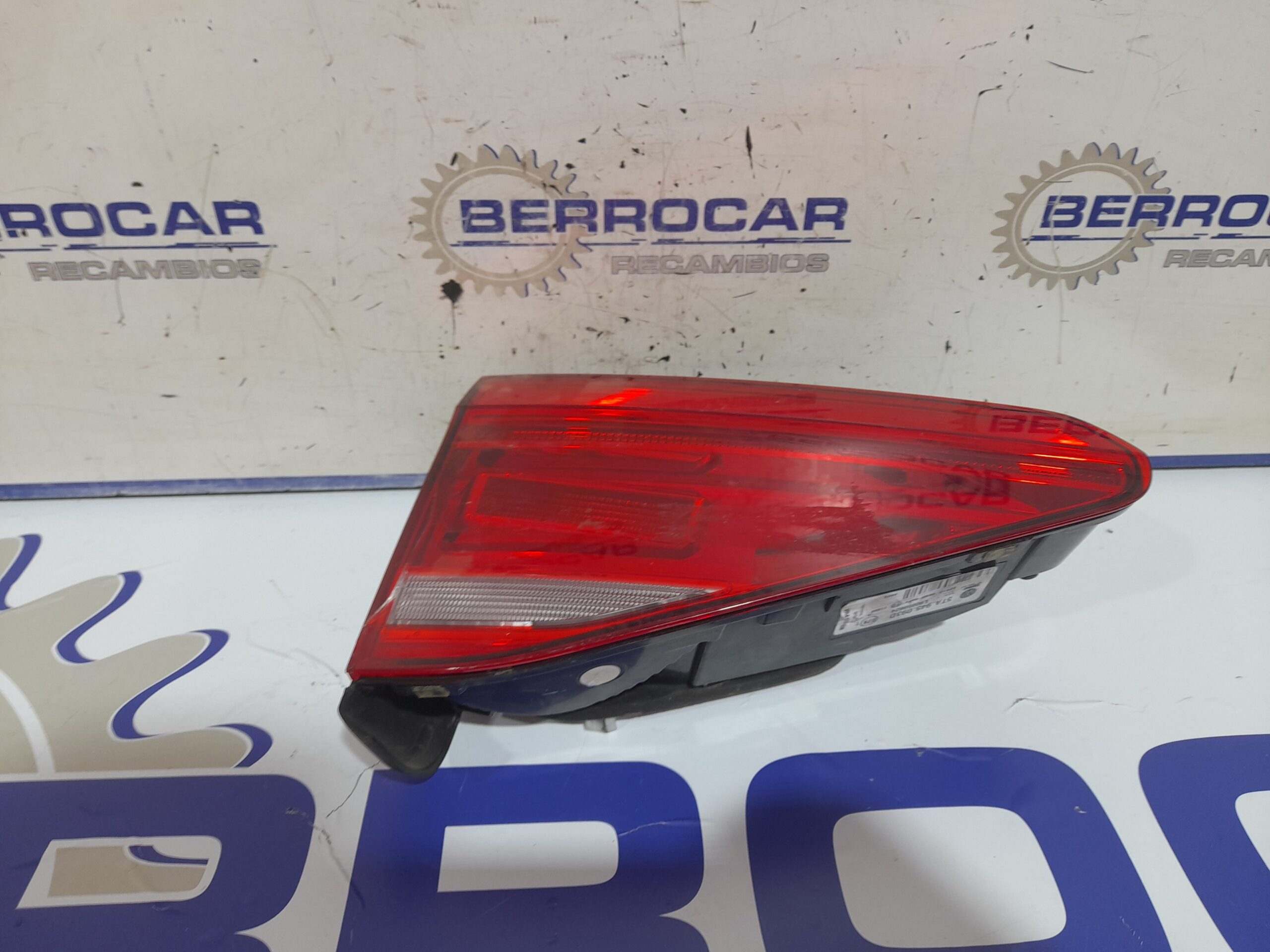 piloto_trasero_izquierdo_5ta945093d_volkswagen_touran_1t3