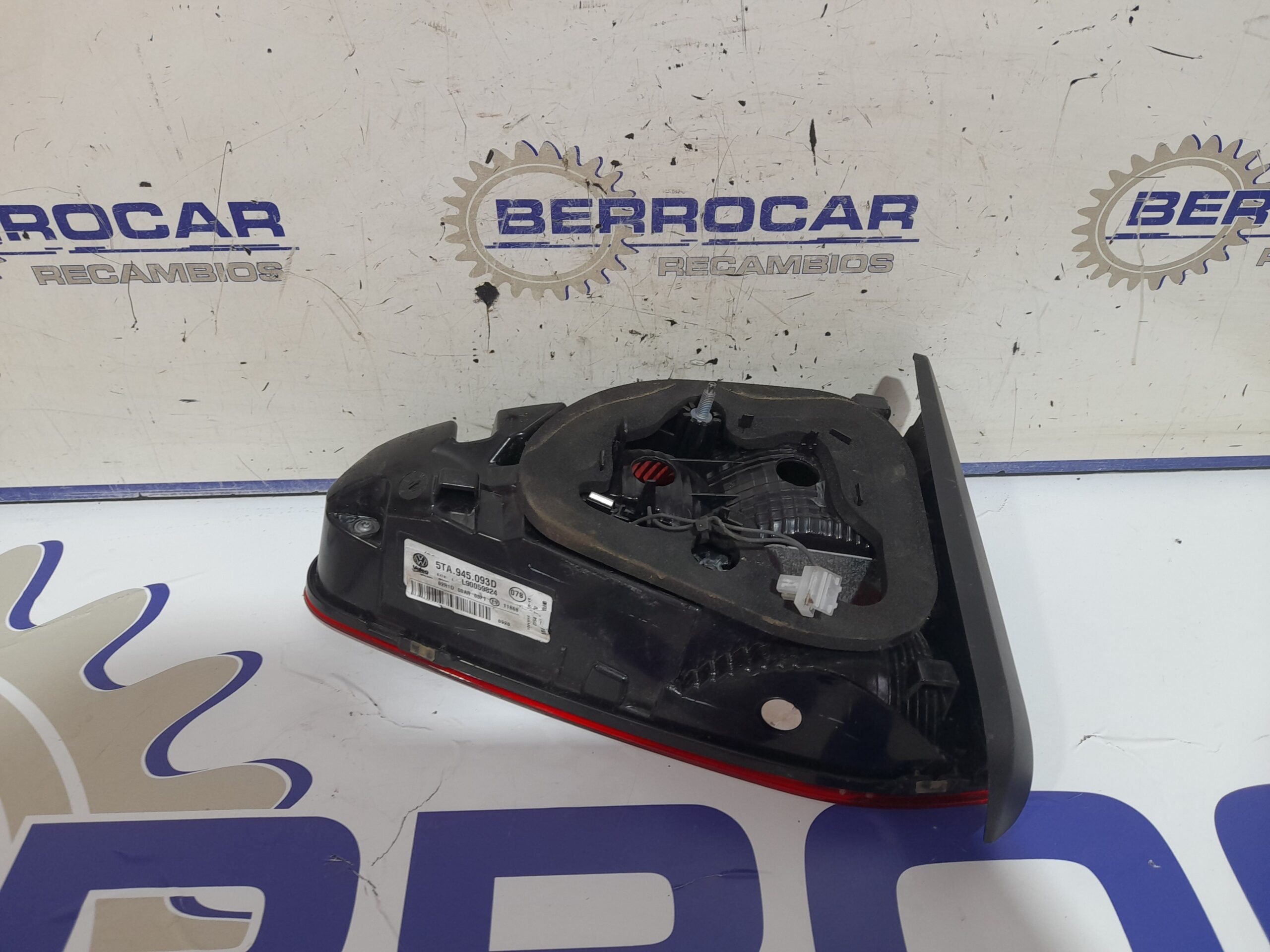 piloto_trasero_izquierdo_5ta945093d_volkswagen_touran_1t3