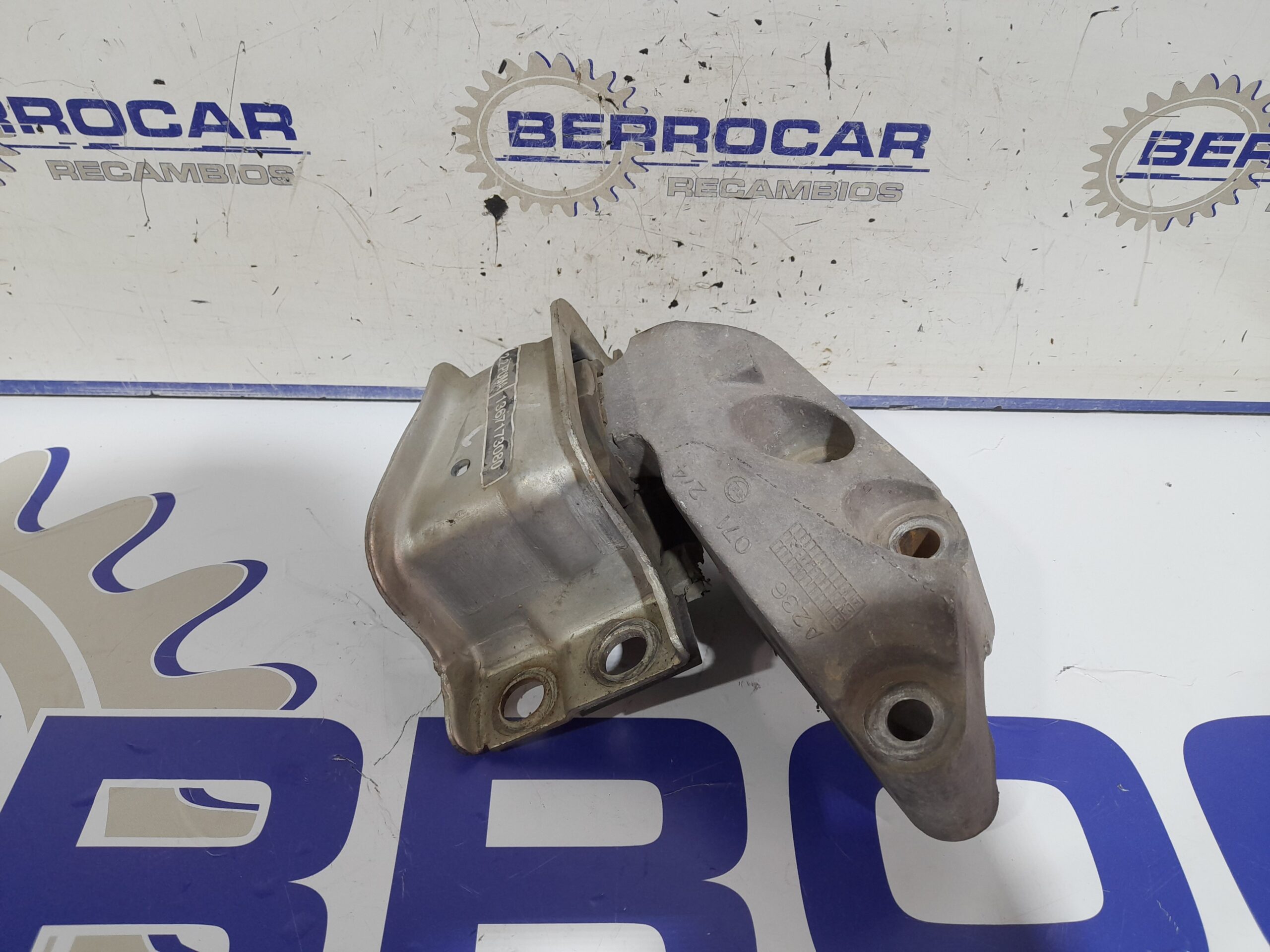 soporte_motor_derecho_1367173080_peugeot_boxer_kasten_hochraum_rs3000_330_333_335_2_2_hdi_fap_cat