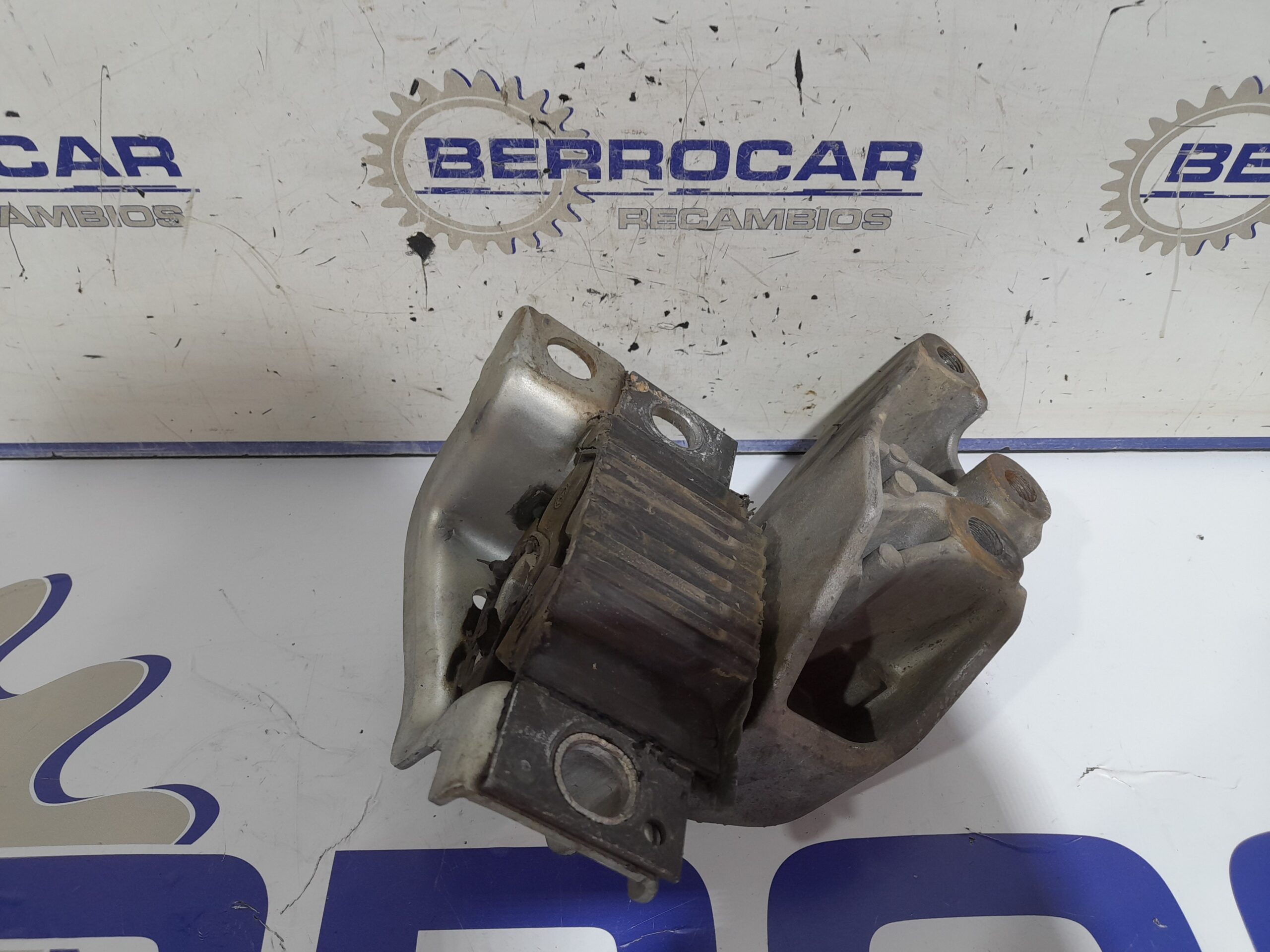 soporte_motor_derecho_1367173080_peugeot_boxer_kasten_hochraum_rs3000_330_333_335_2_2_hdi_fap_cat